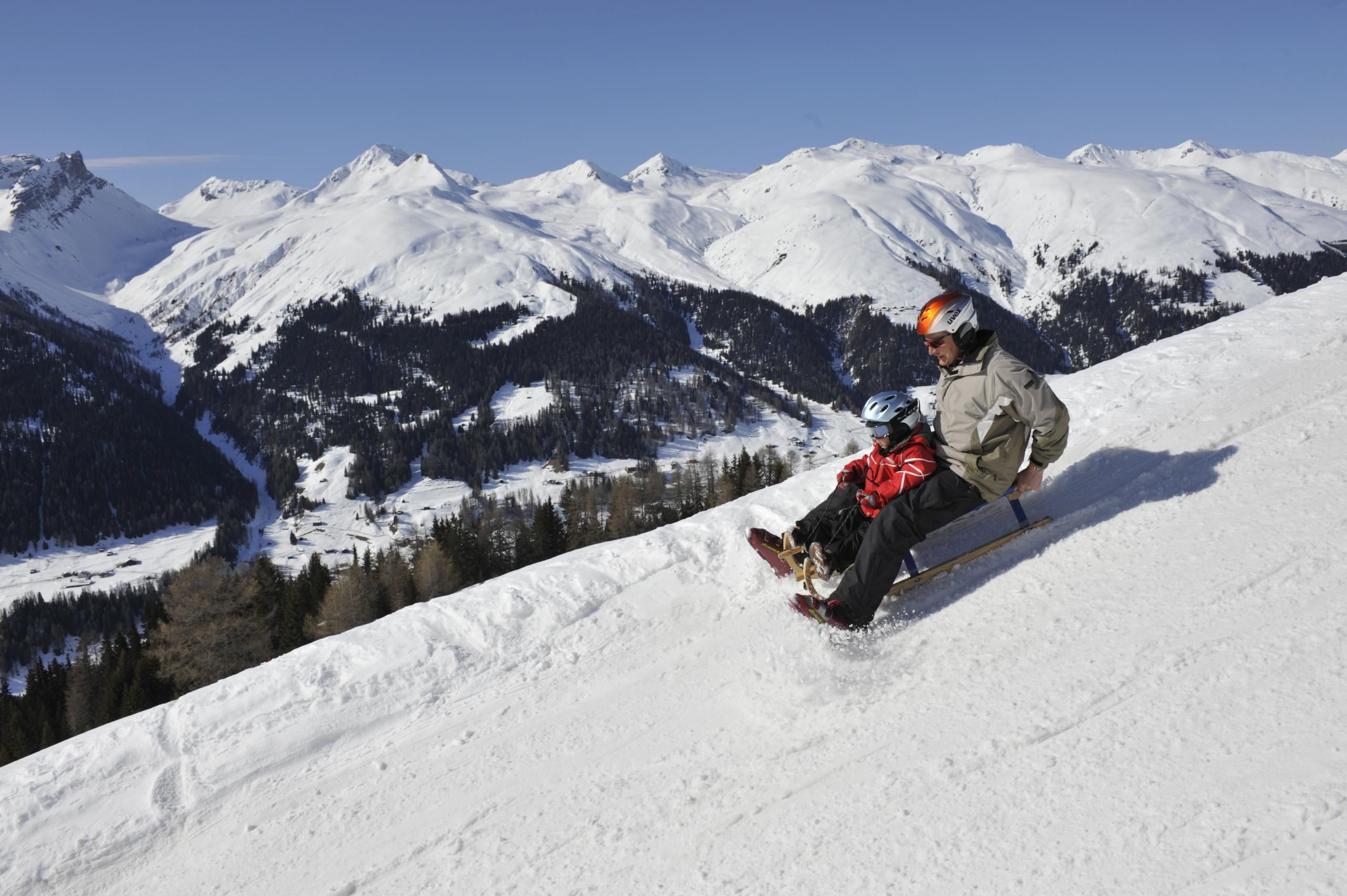 Schlitteln Familien Kinder Rinerhorn Winter Freunde