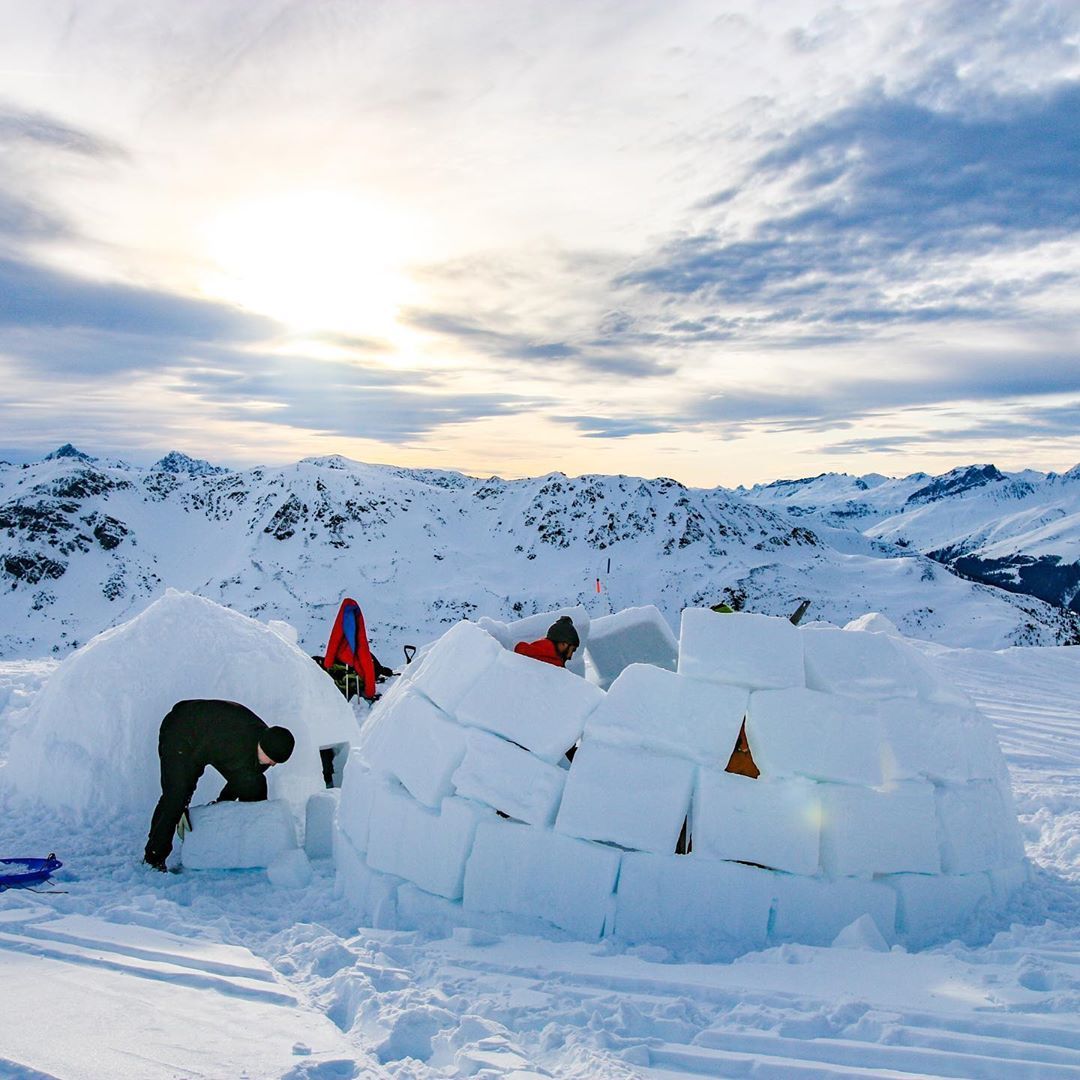 Iglu bauen auf Pischa im Winter