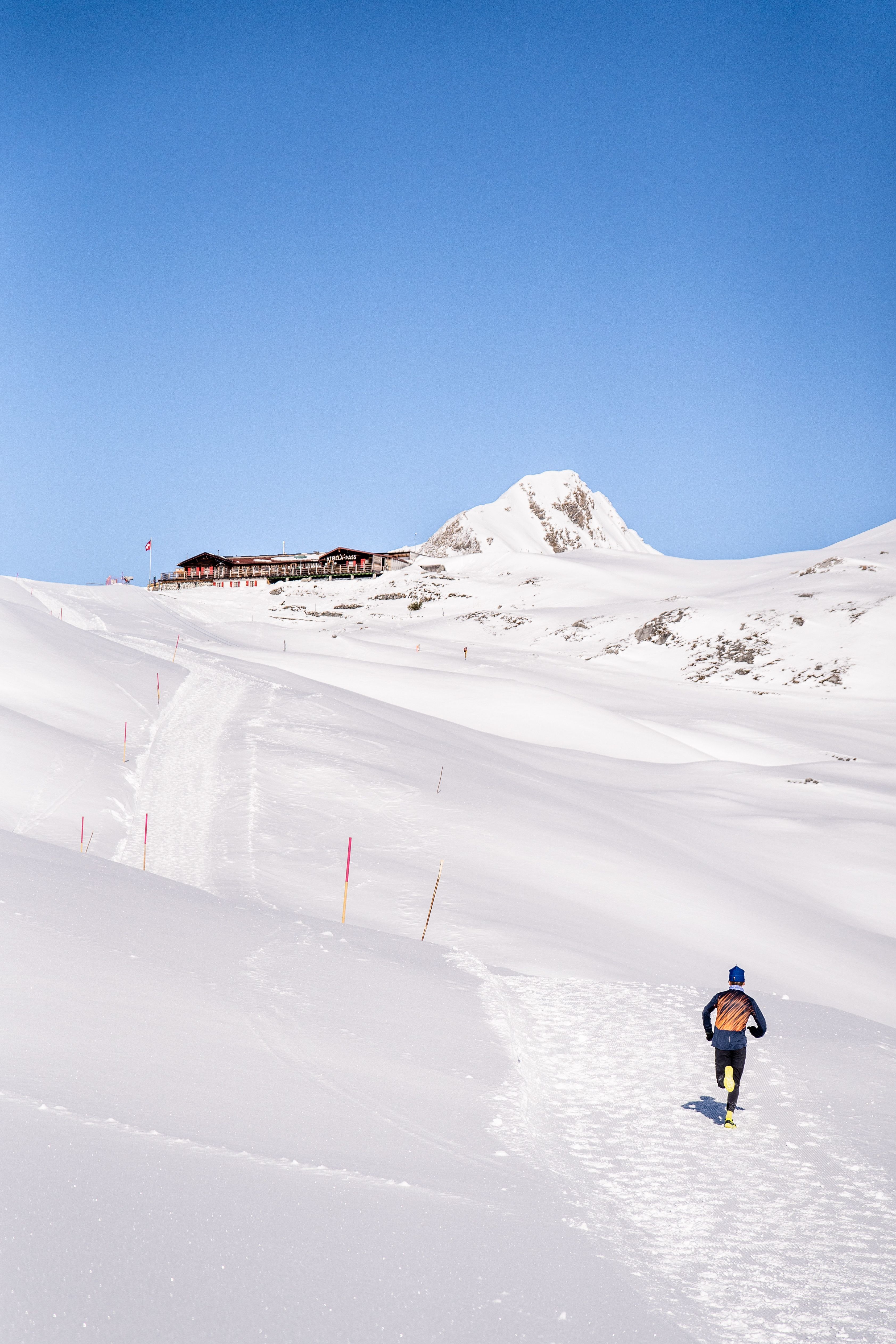 Winter-Trailrunning hinauf auf den Strelapass in Davos Klosters