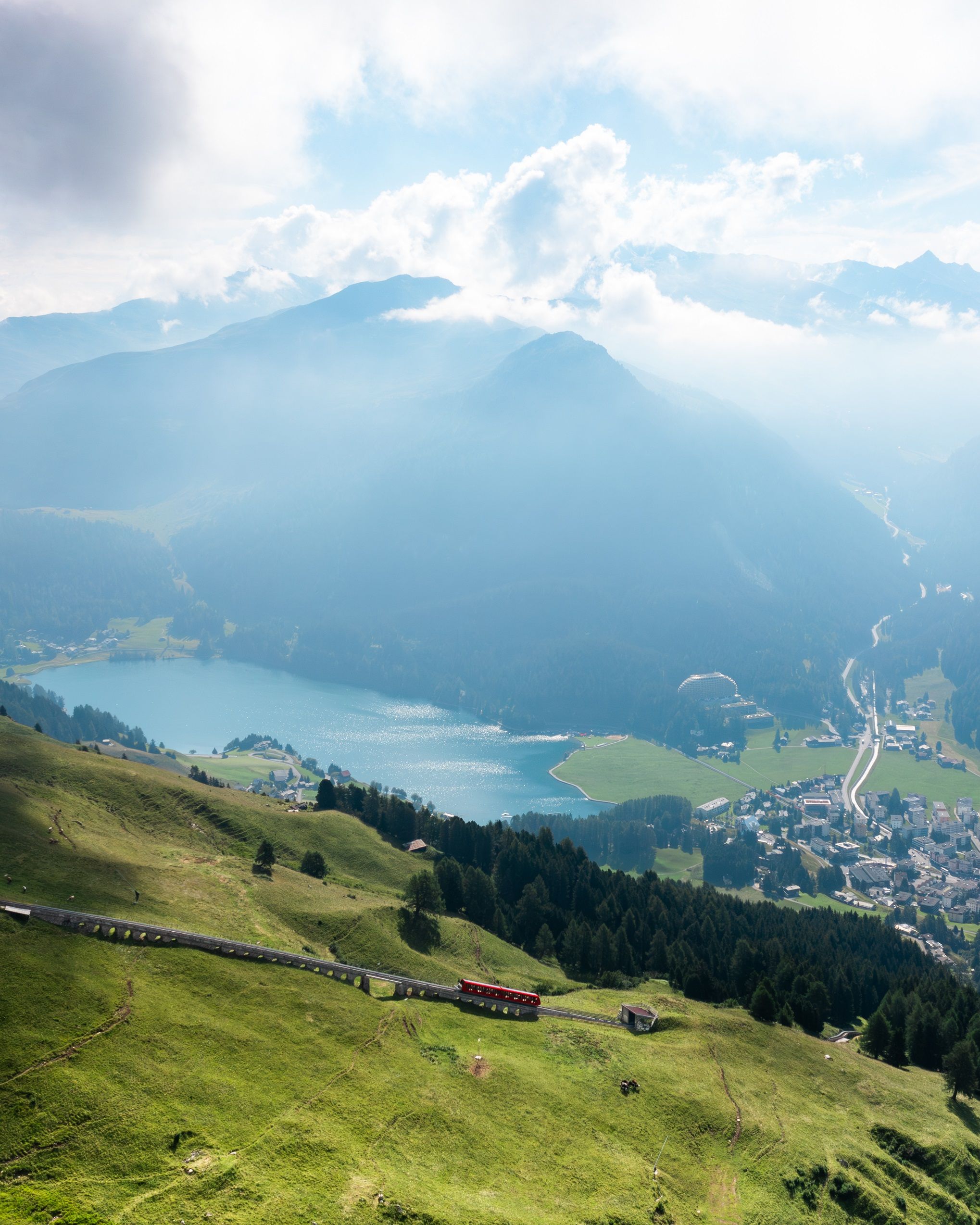 Parsenn mit Parsennbahn im Sommer