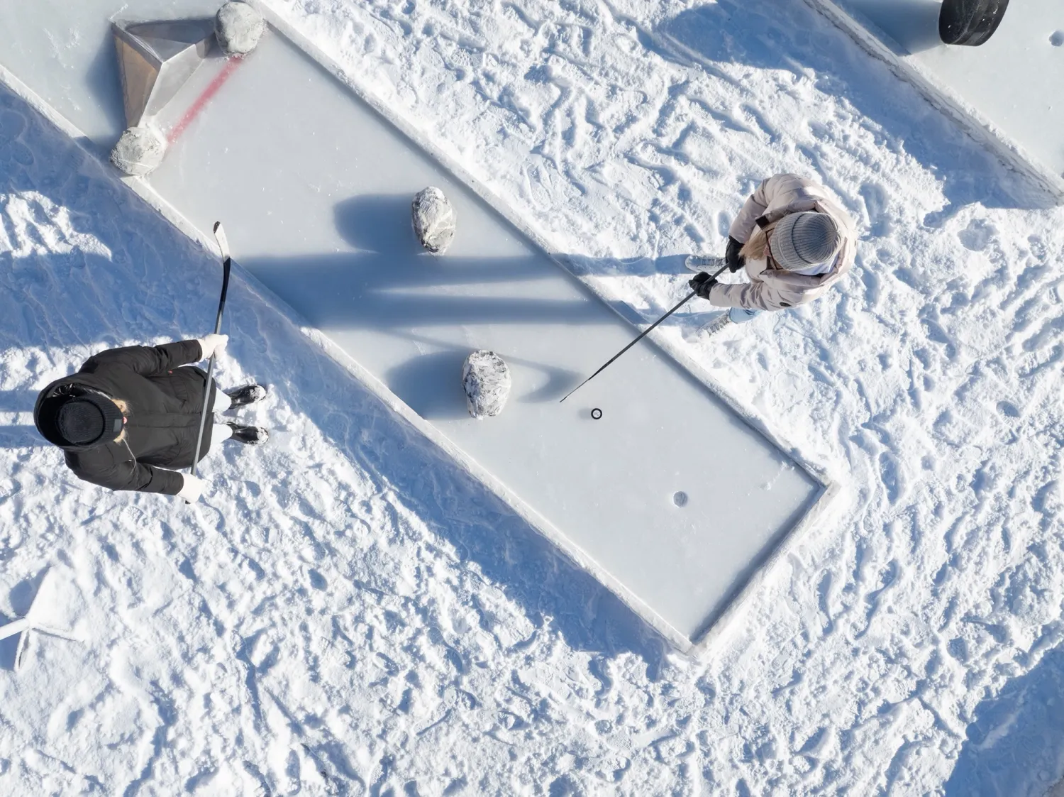 Eis-Minigolf auf dem Arkadenplatz in Davos