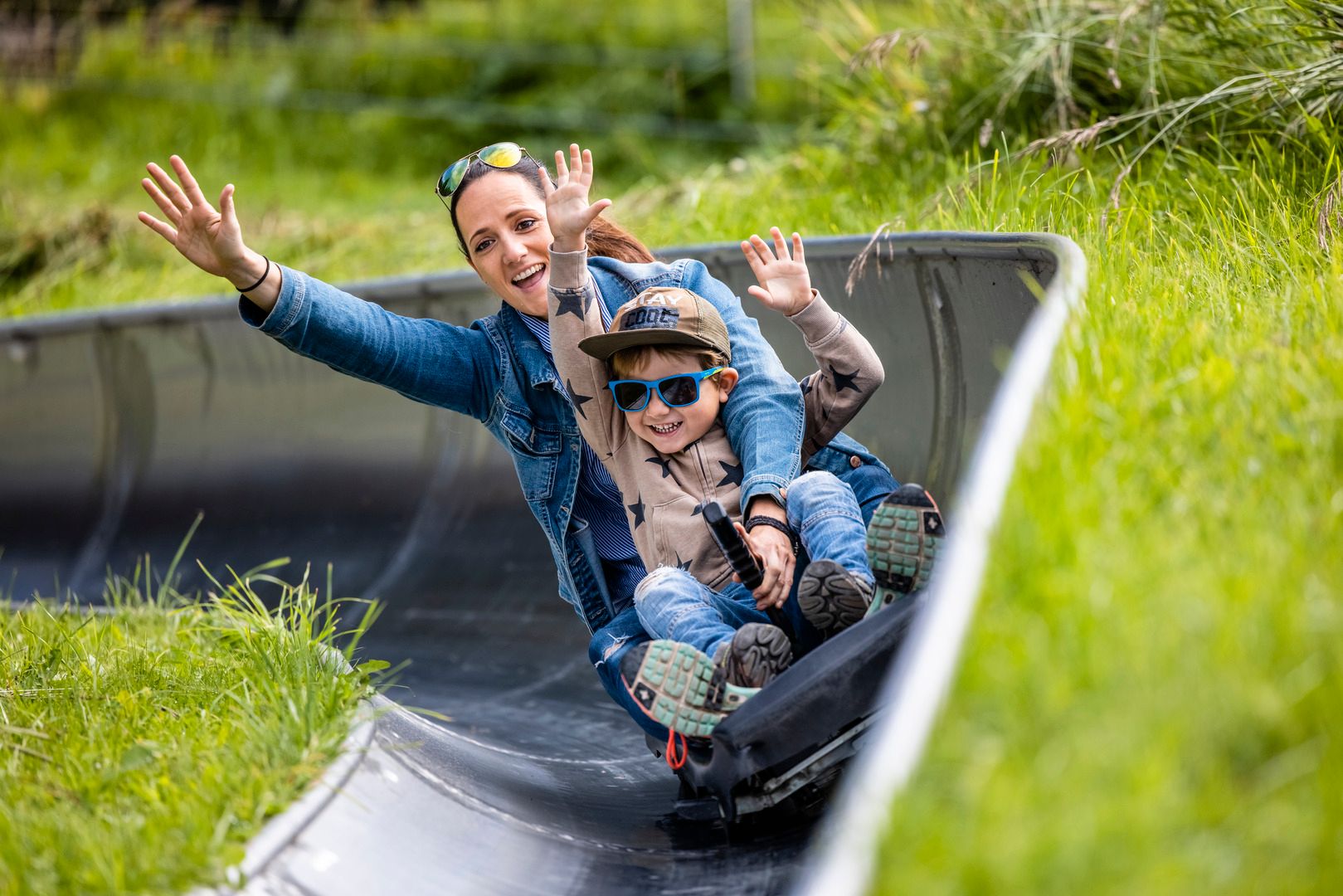 Familien Rodeln im Sommer auf der Schatzalp Kinder