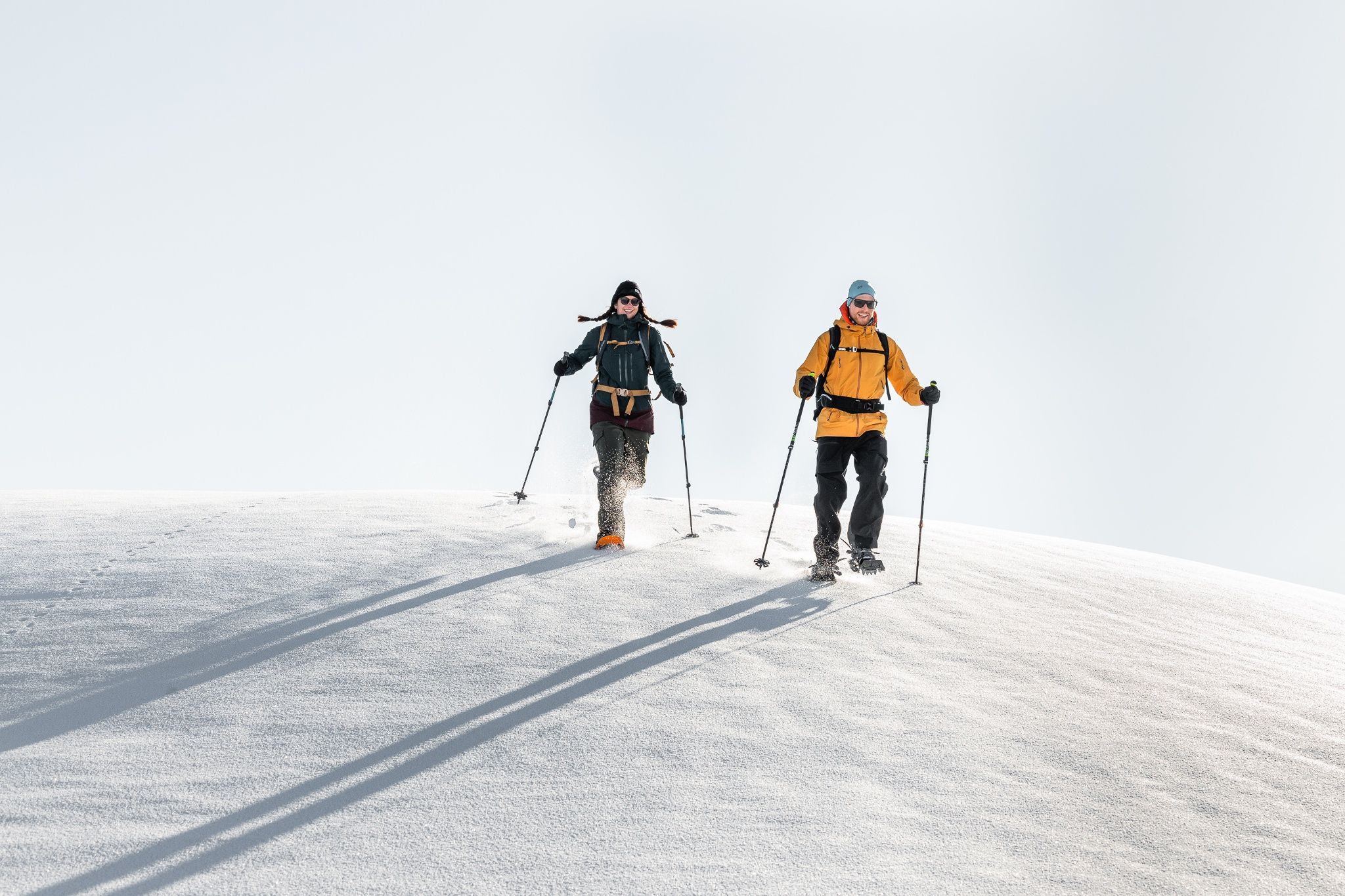 Schneeschuhwandern Schneeschuhwanderer im Winter in Davos