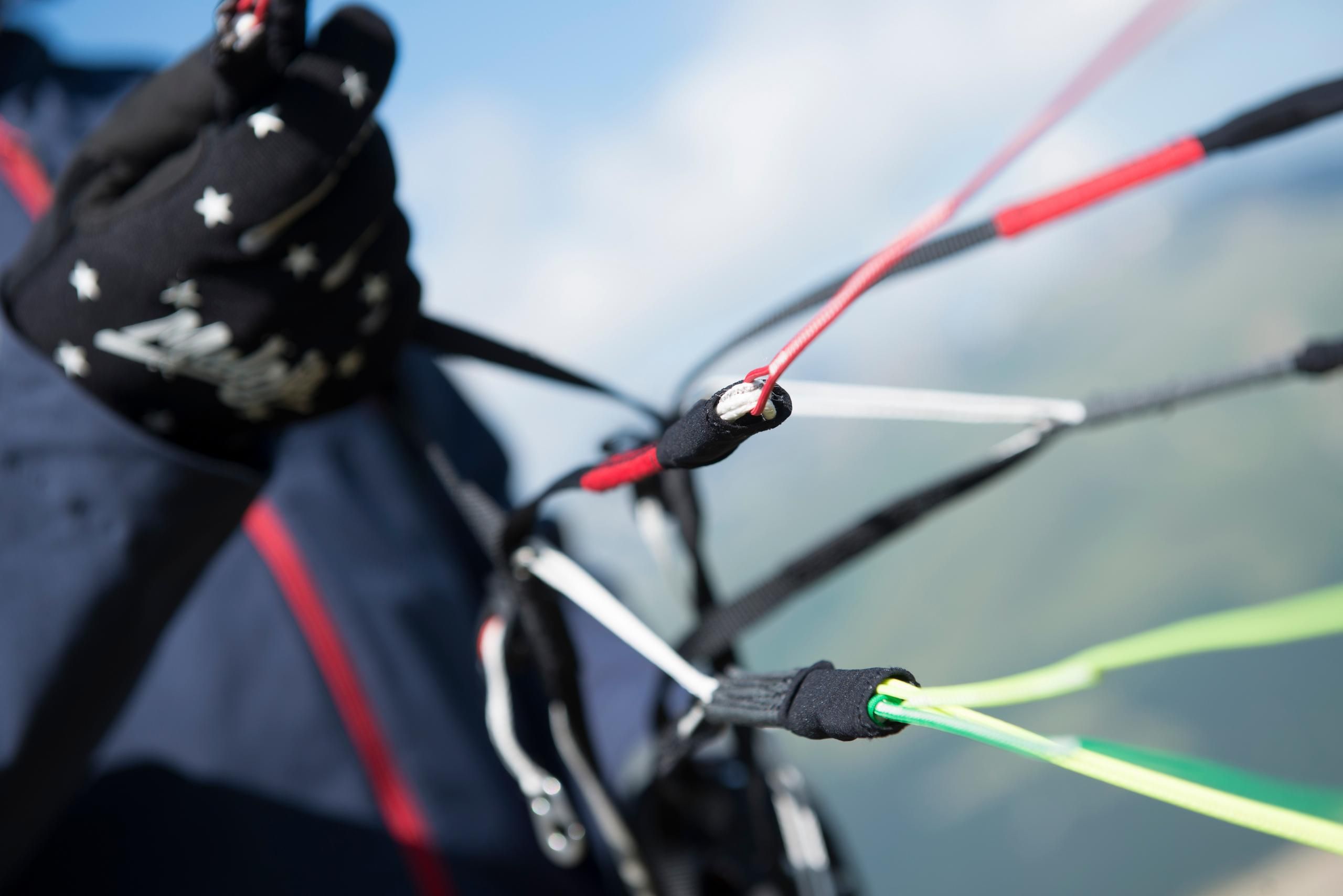 Gleitschirmfliegen im Sommer in Davos Klosters