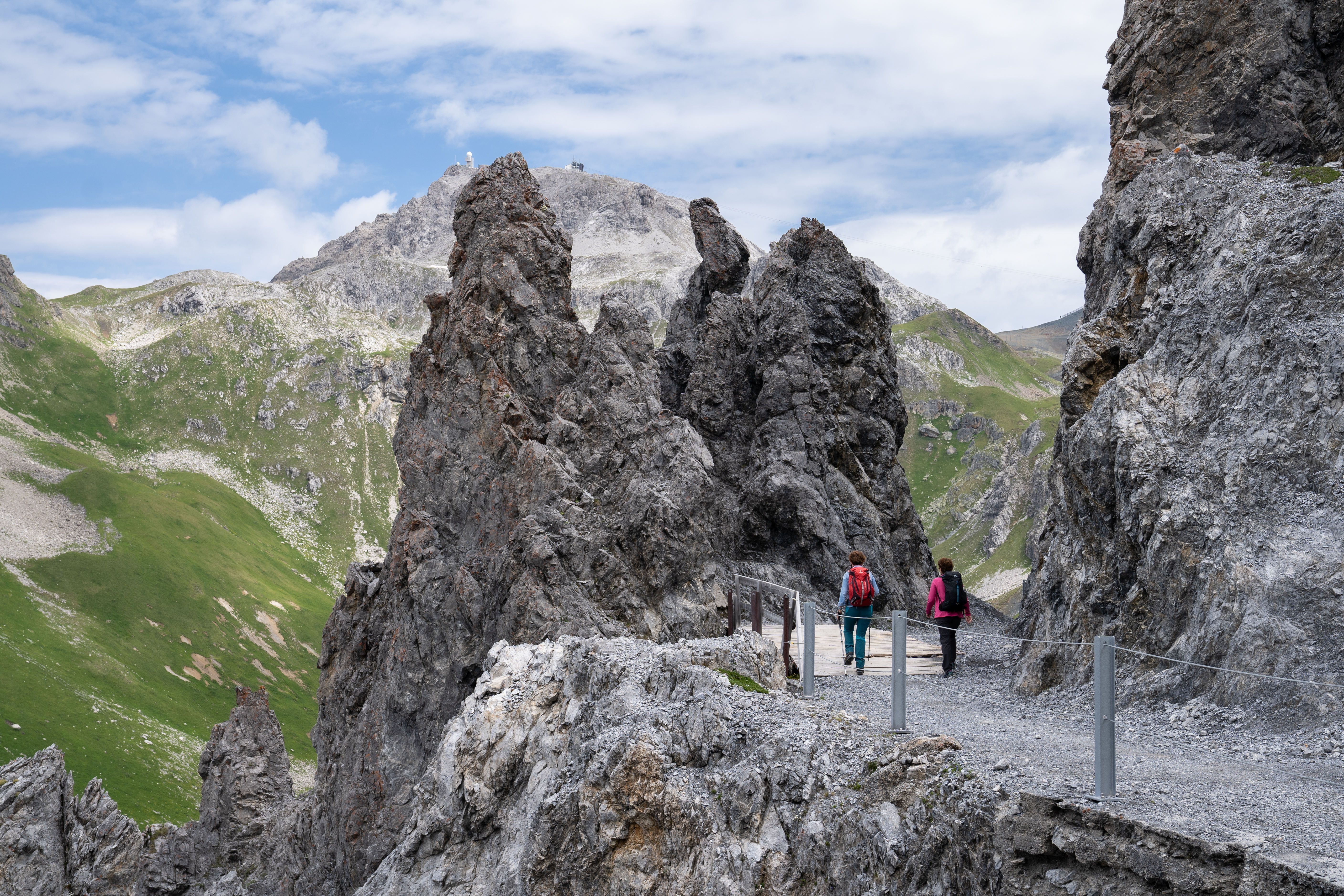 Parsenn Felsenweg Wanderer Wandern Weissfluhgipfel Davos