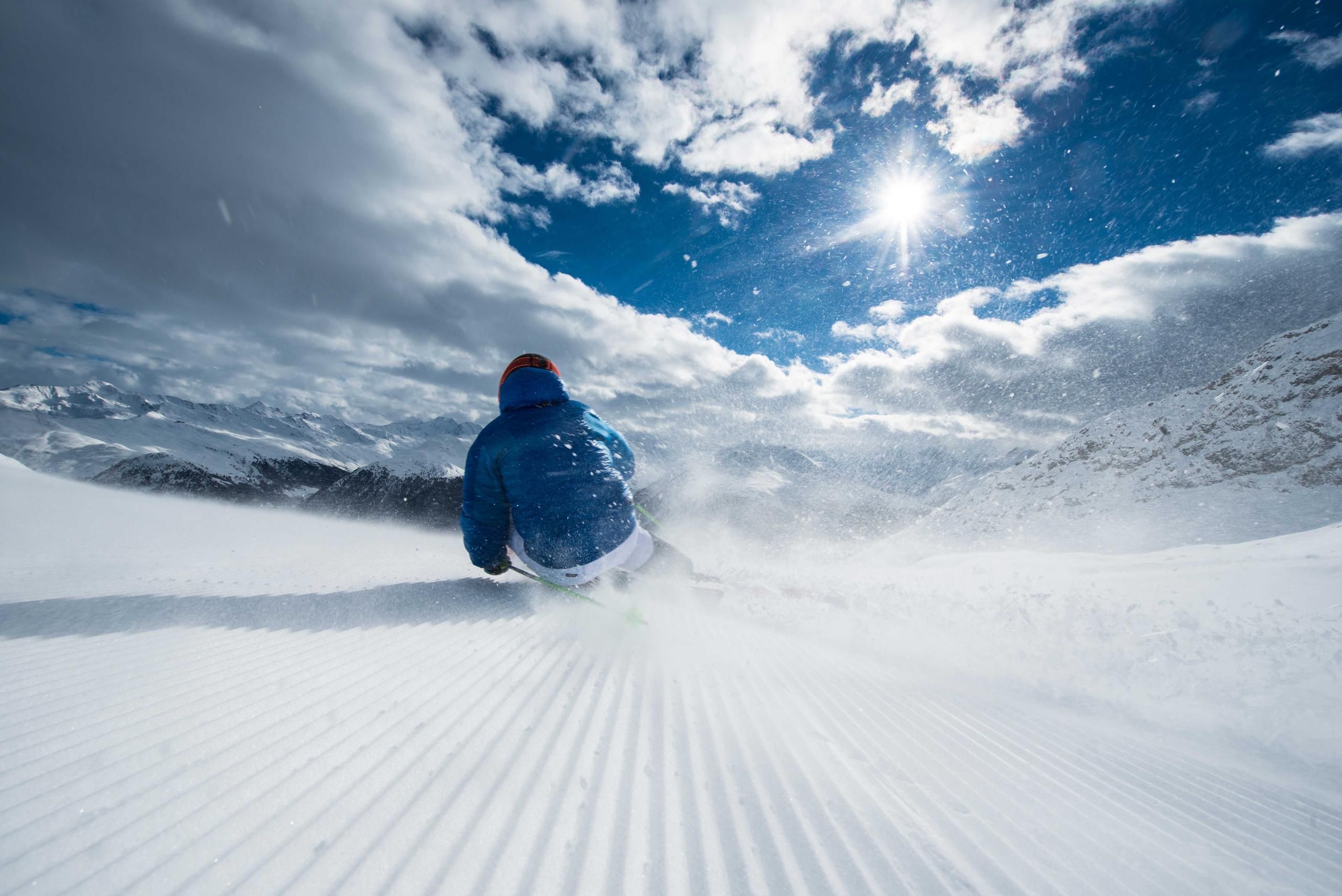 Winter Skifahren Skifahrer auf der Piste im Winter