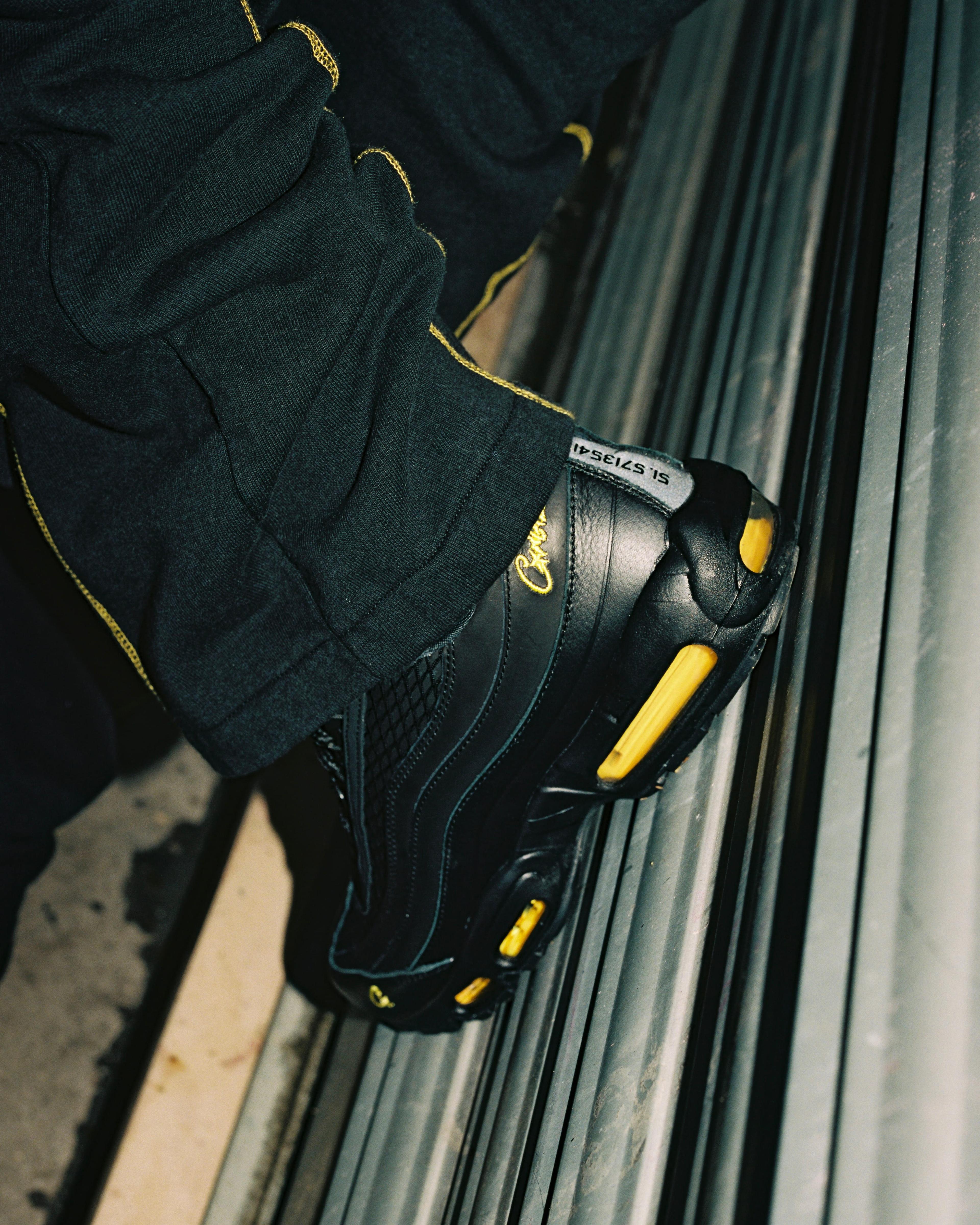 corteiz nike air max 95 honey black