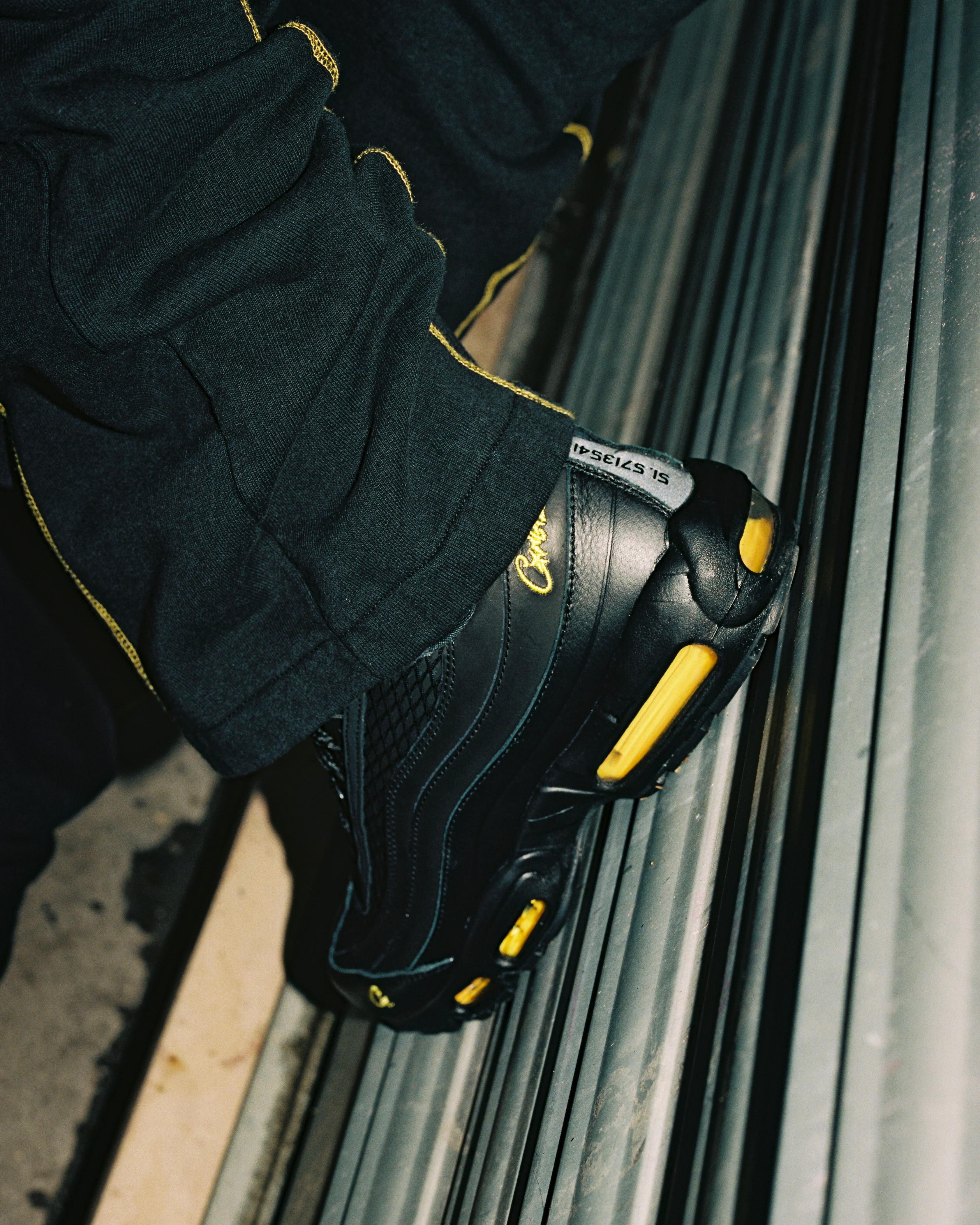 corteiz nike air max 95 honey black