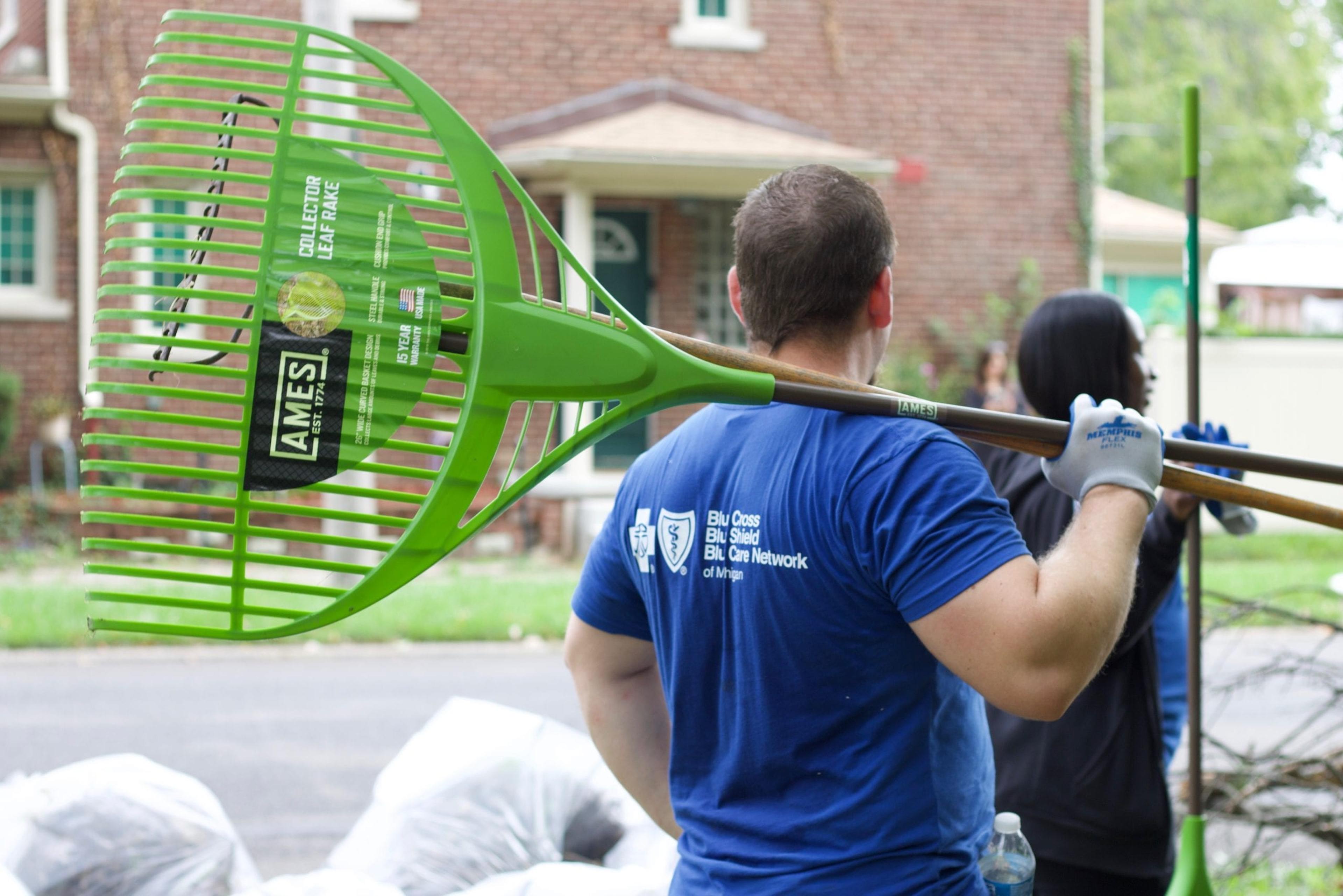 Blue Cross employees at a cleanup event