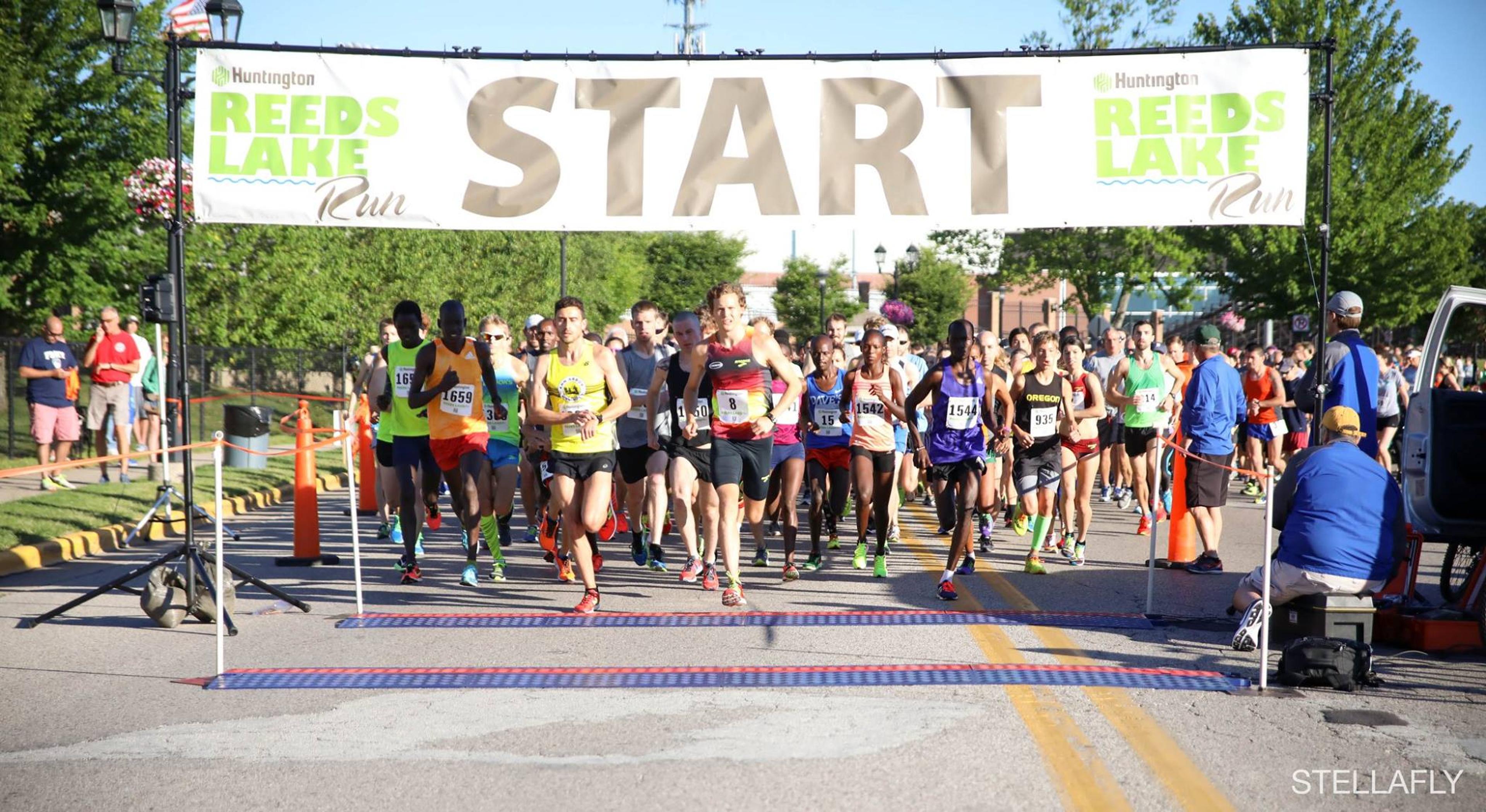 Image of the 2017 starting line of the Reed's Lake Run.