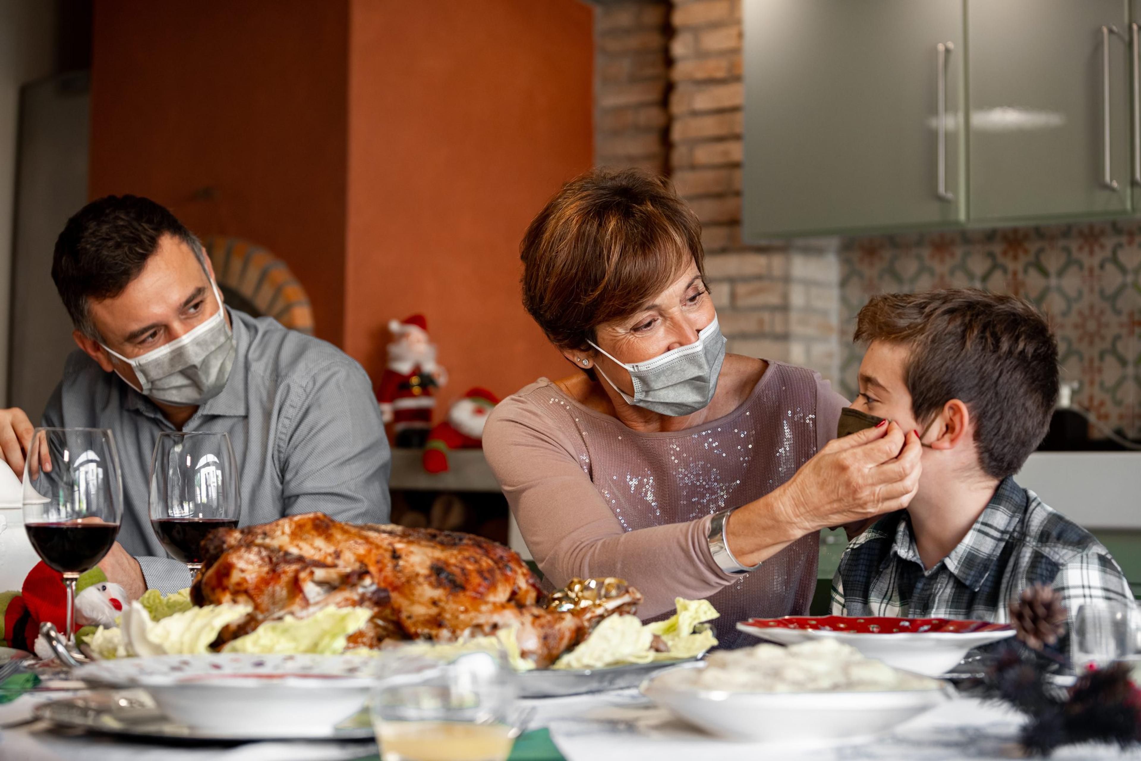 Tips on Attending Thanksgiving with Vaccinated, Unvaccinated Family Members 