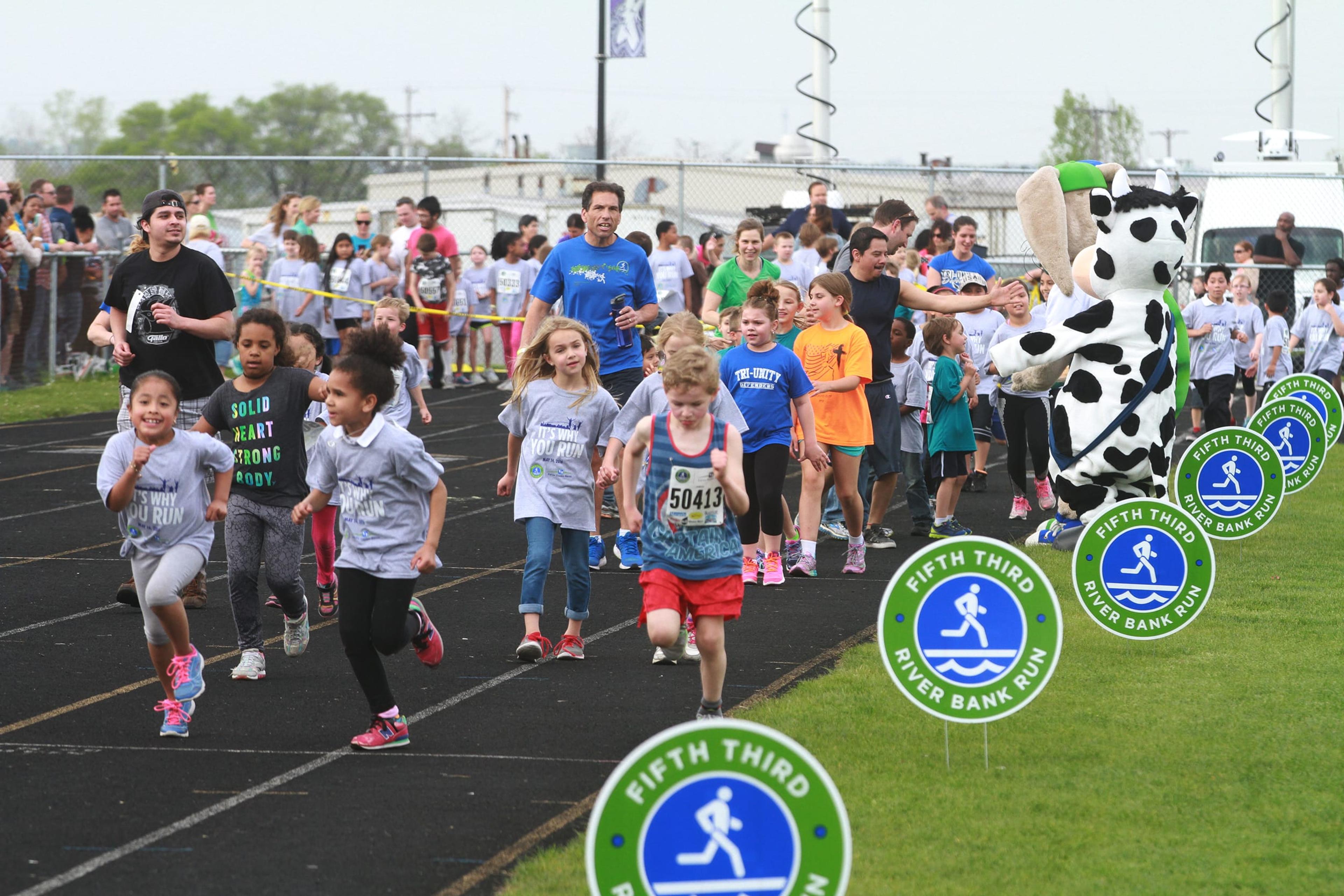 Kids competing at the Fifth Third River Bank Run