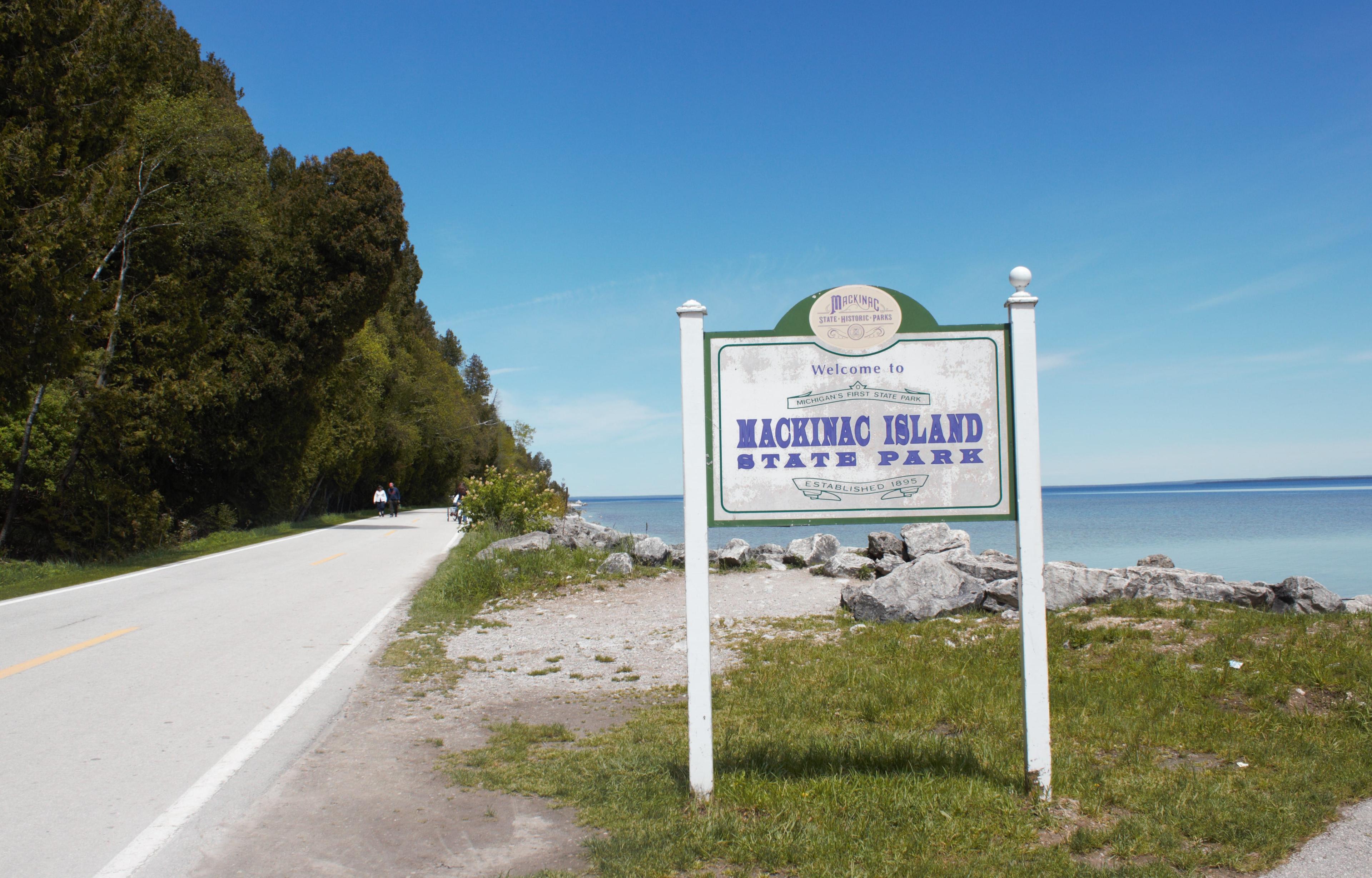 Image of sign welcoming visitors to Mackinac Island State Park.