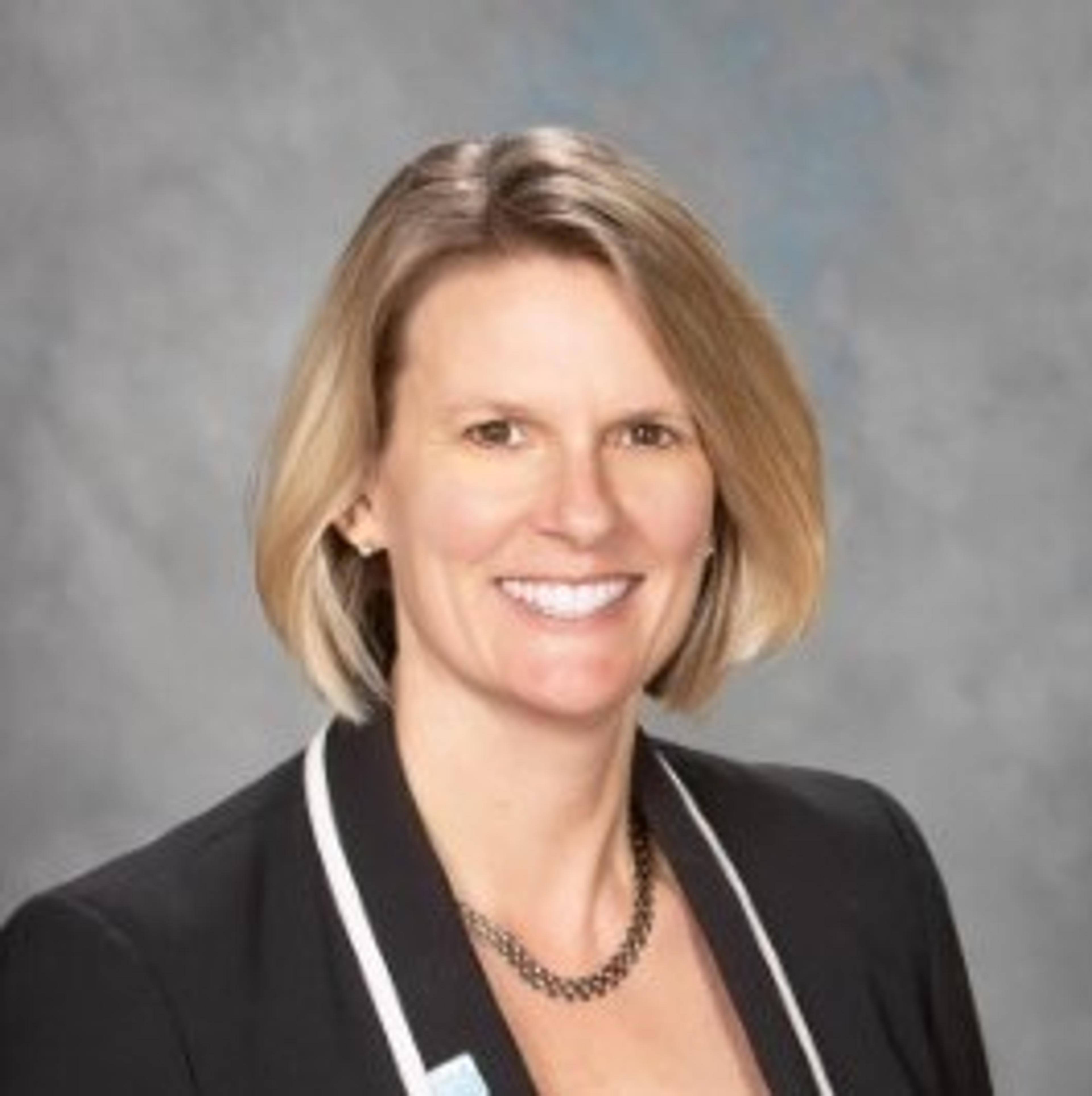 Dr. Lisa Knowles