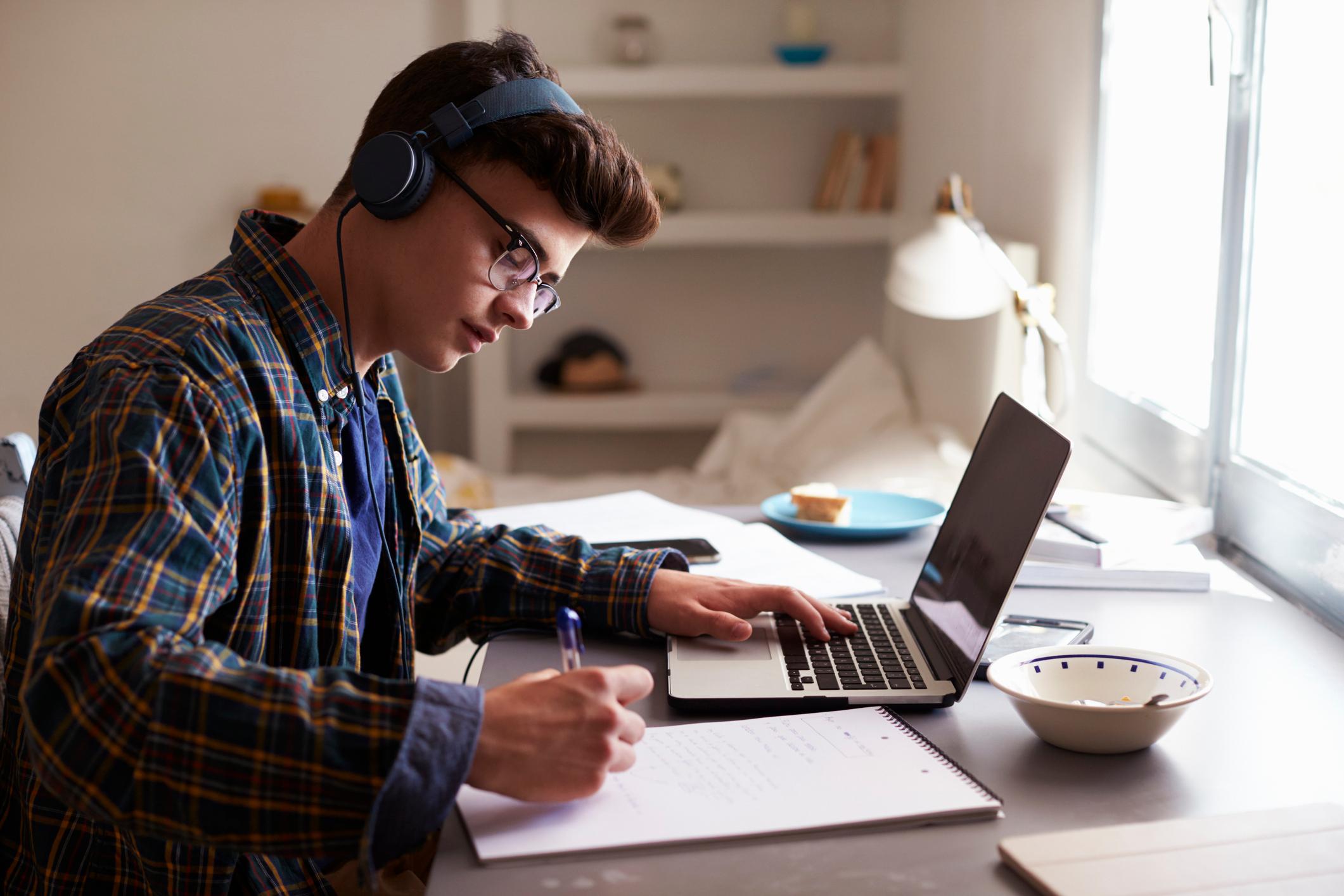 Screen Time at School: How to Keep Students’ Eyes Healthy