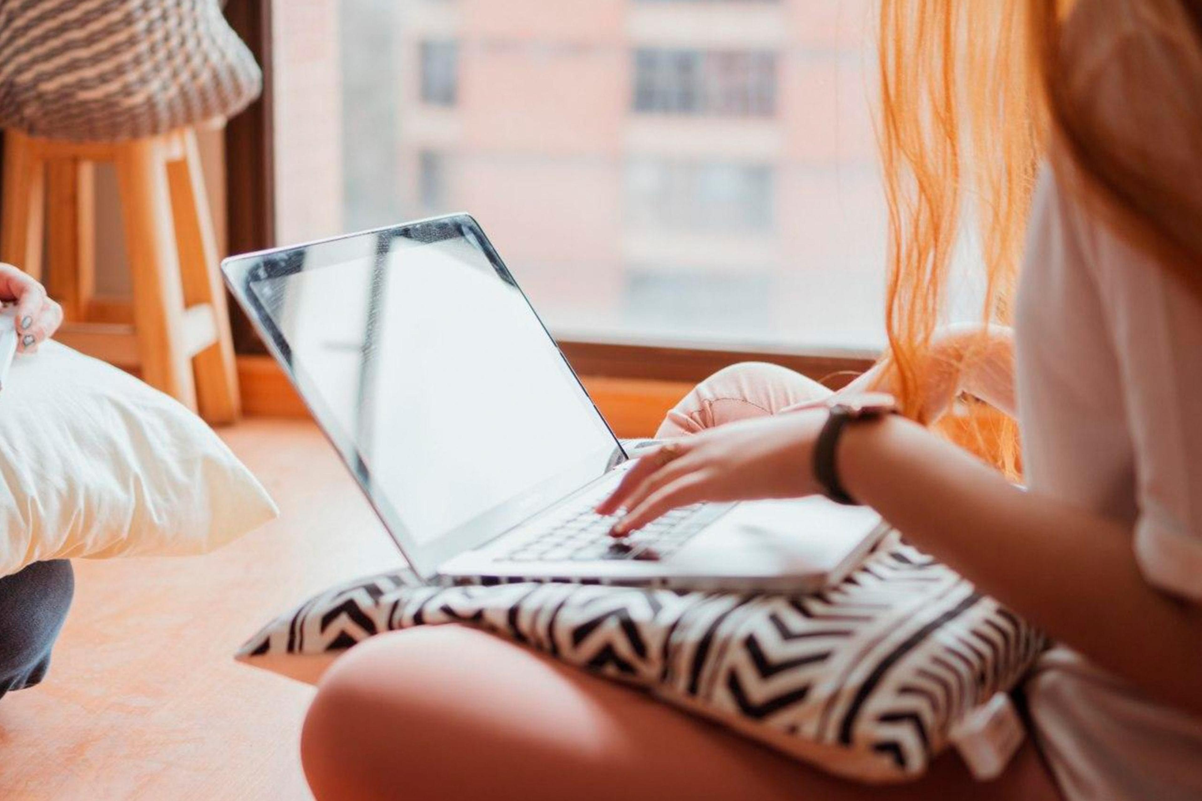 girl on laptop