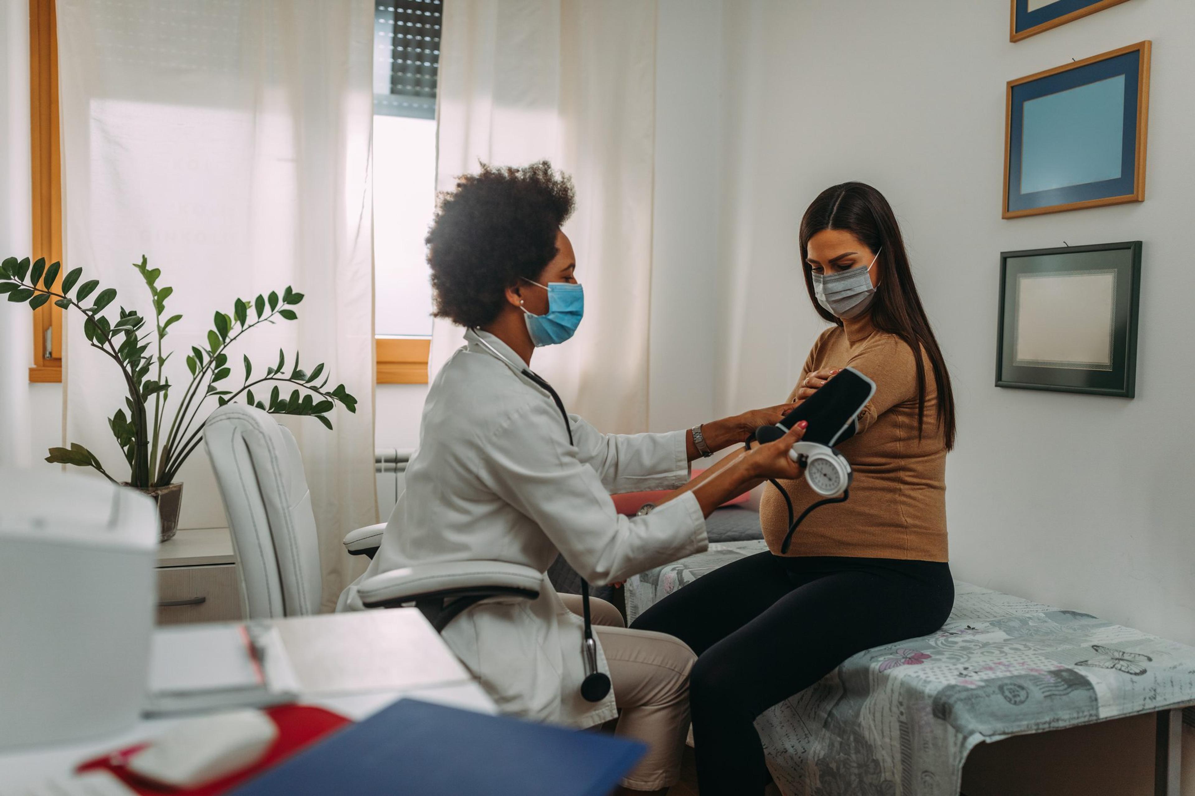 https://www.gettyimages.com/detail/photo/pregnant-woman-having-examination-at-doctor-office-royalty-free-image/1313534014?adppopup=true