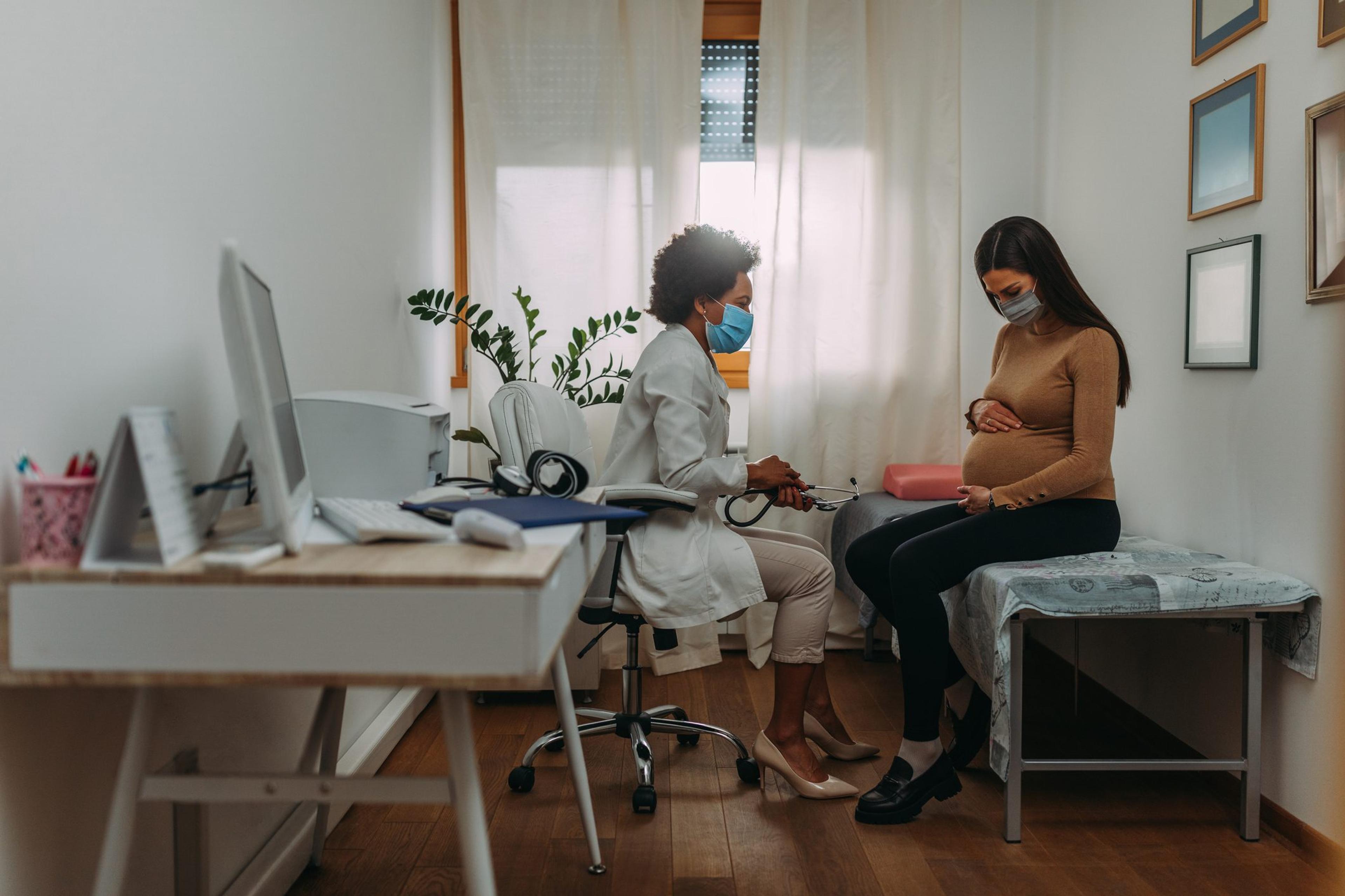 Young pregnant woman visits the doctor