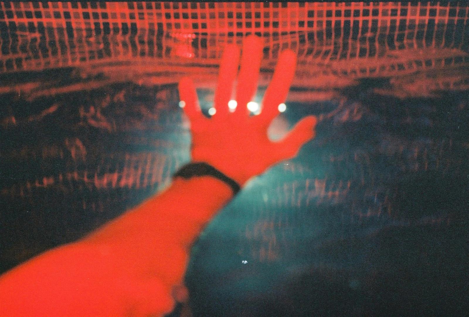 Red Light, Hand