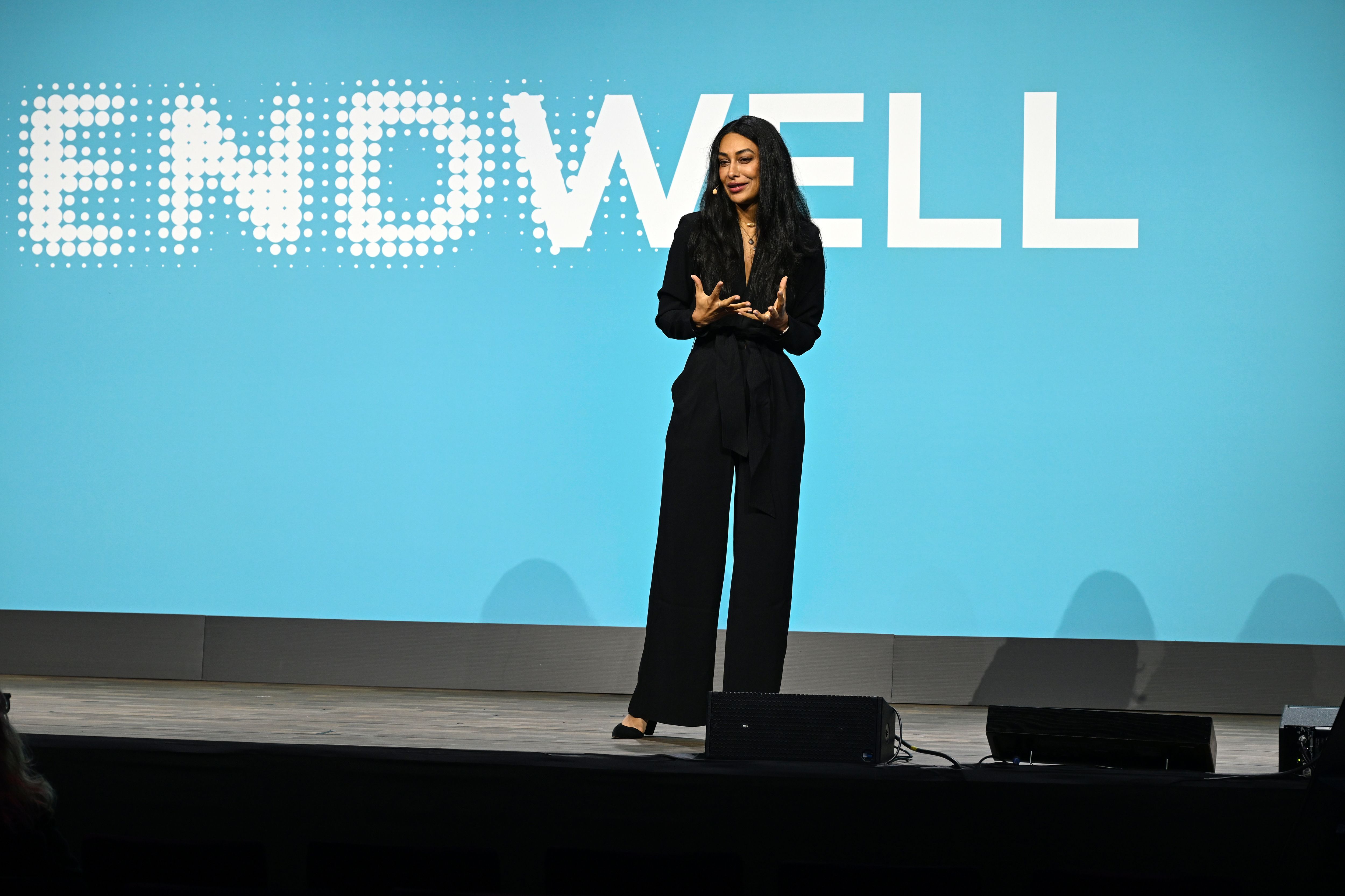 Sasha Hamdani on stage