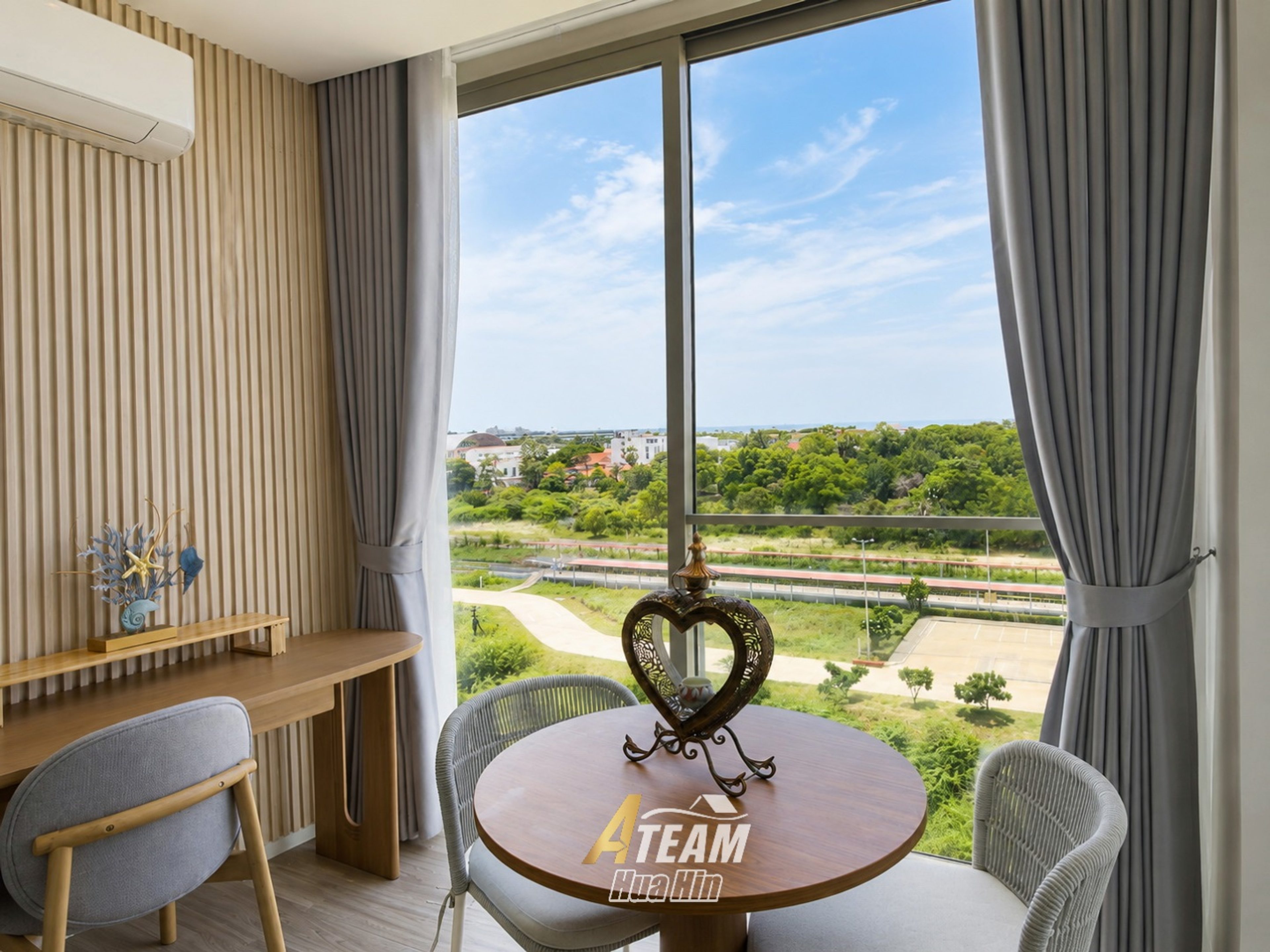 1 Bedroom Plus Corner Unit with Sea View thumbnail 9