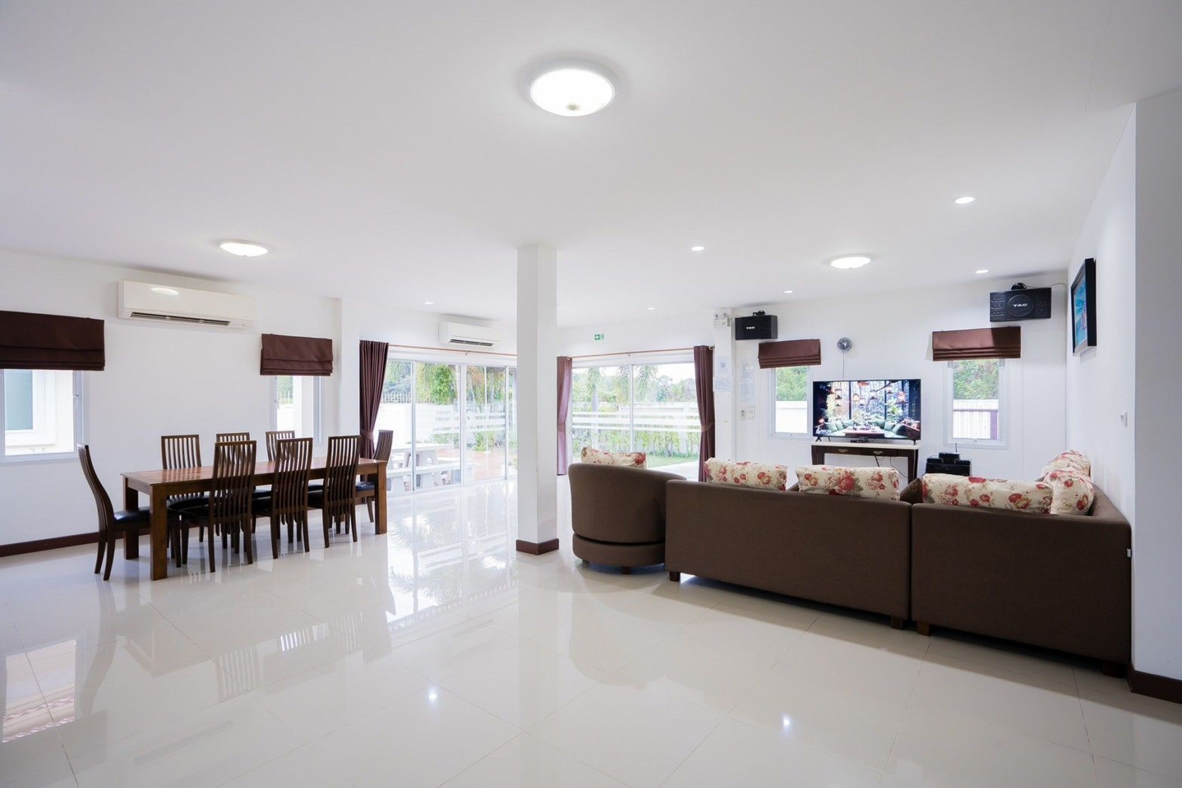 Spacious 4-Bedroom Freehold Pool Villa in Hin Lek Fai thumbnail 17