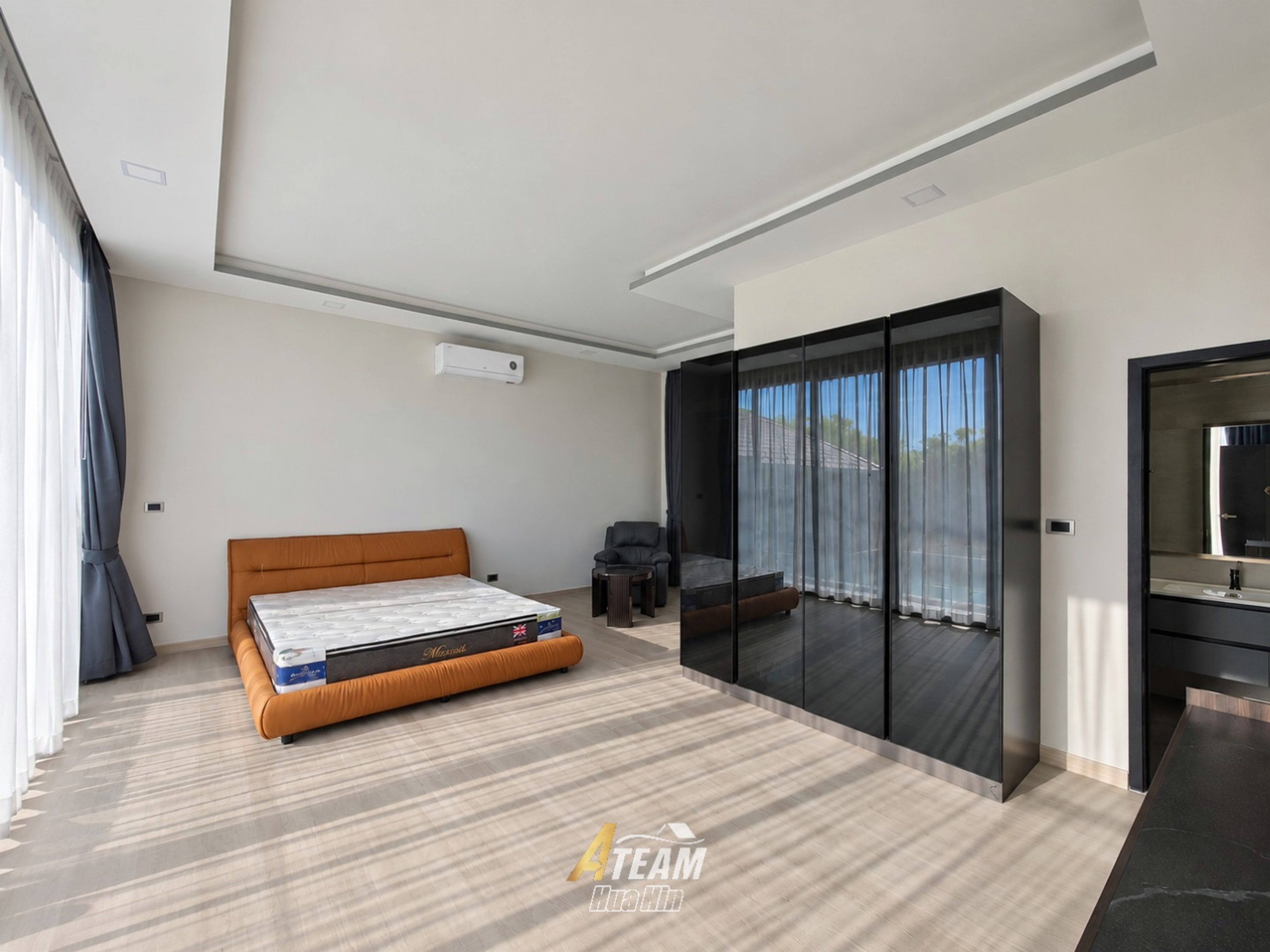 Exceptional Contemporary 4 Bedroom Villa in Nong Khon thumbnail 10