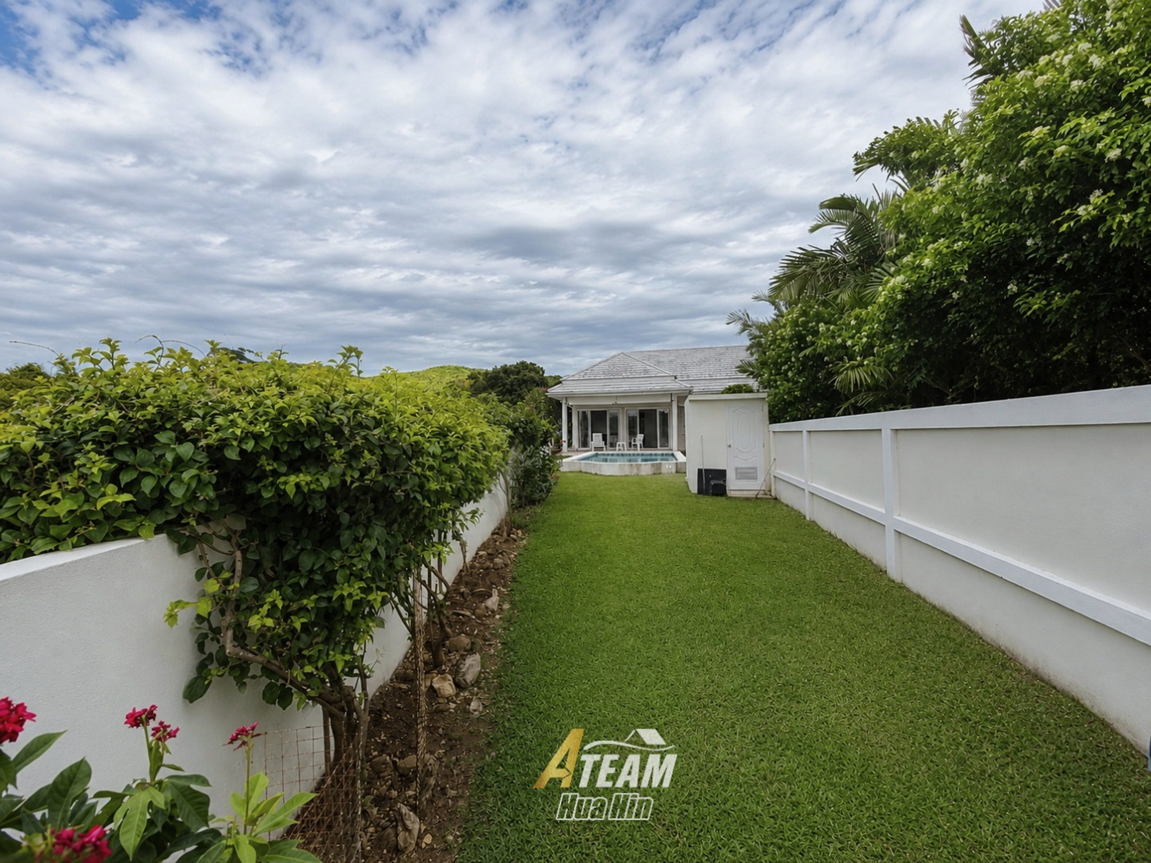 Stylish 2-Bedroom Pool Villa with Pineapple Field Views – Wang Pong, Pranburi thumbnail 8