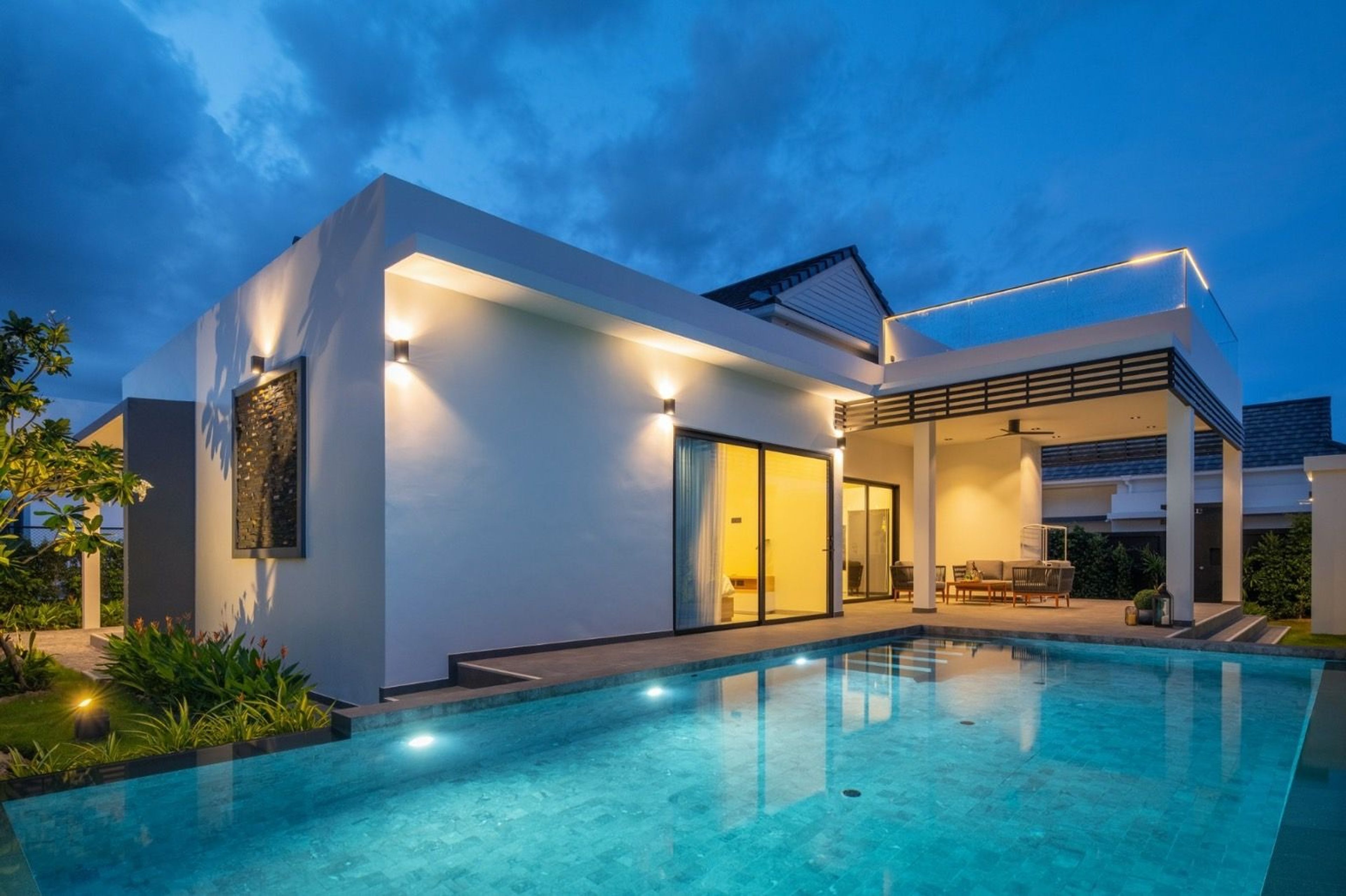 House / Villa For Rent - - 3 Bedrooms - 3 Bathrooms - Price ฿100,000 -