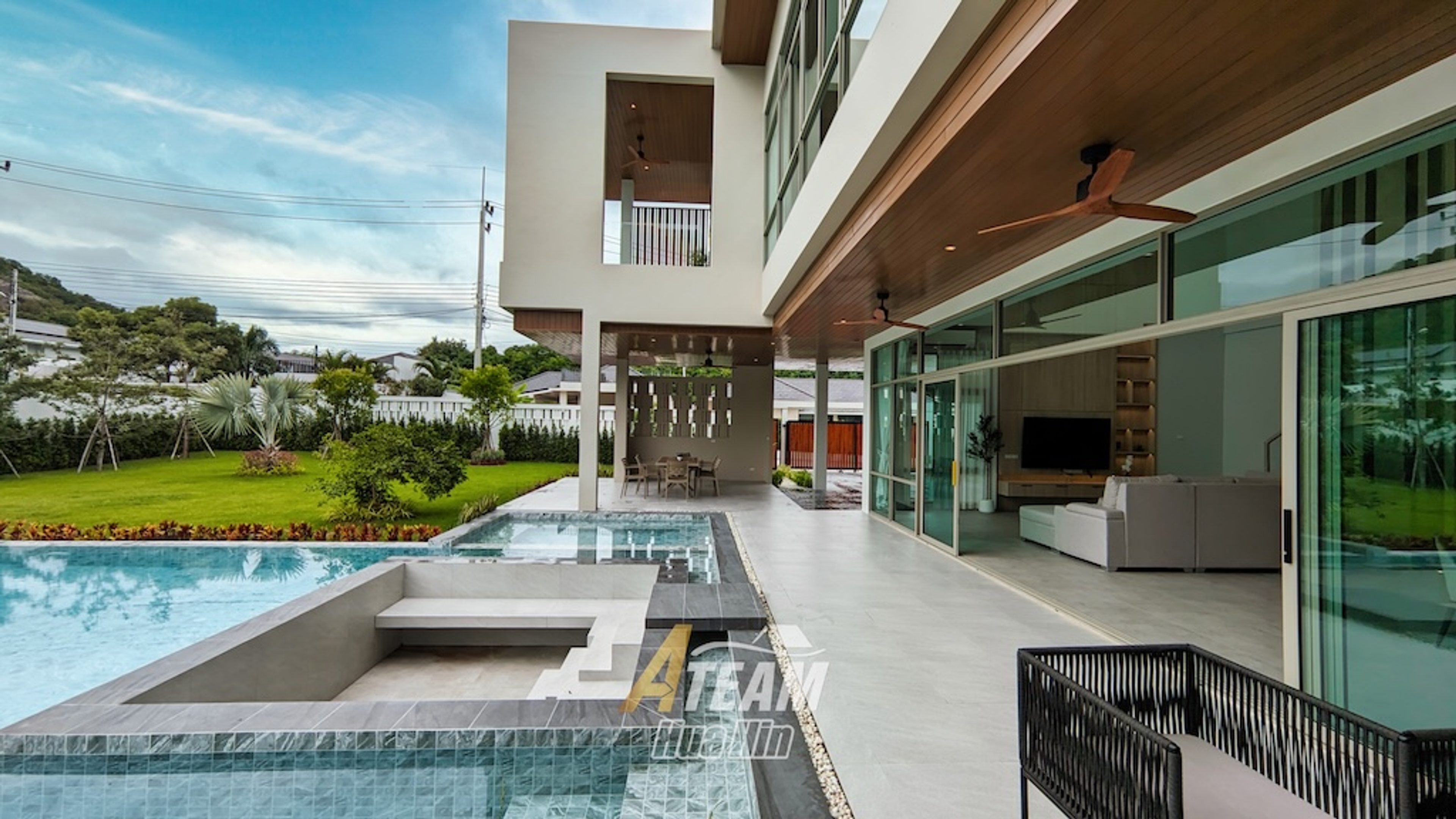Luxury 4-Bedroom Pool Villa Surrounded by Mountains thumbnail 7