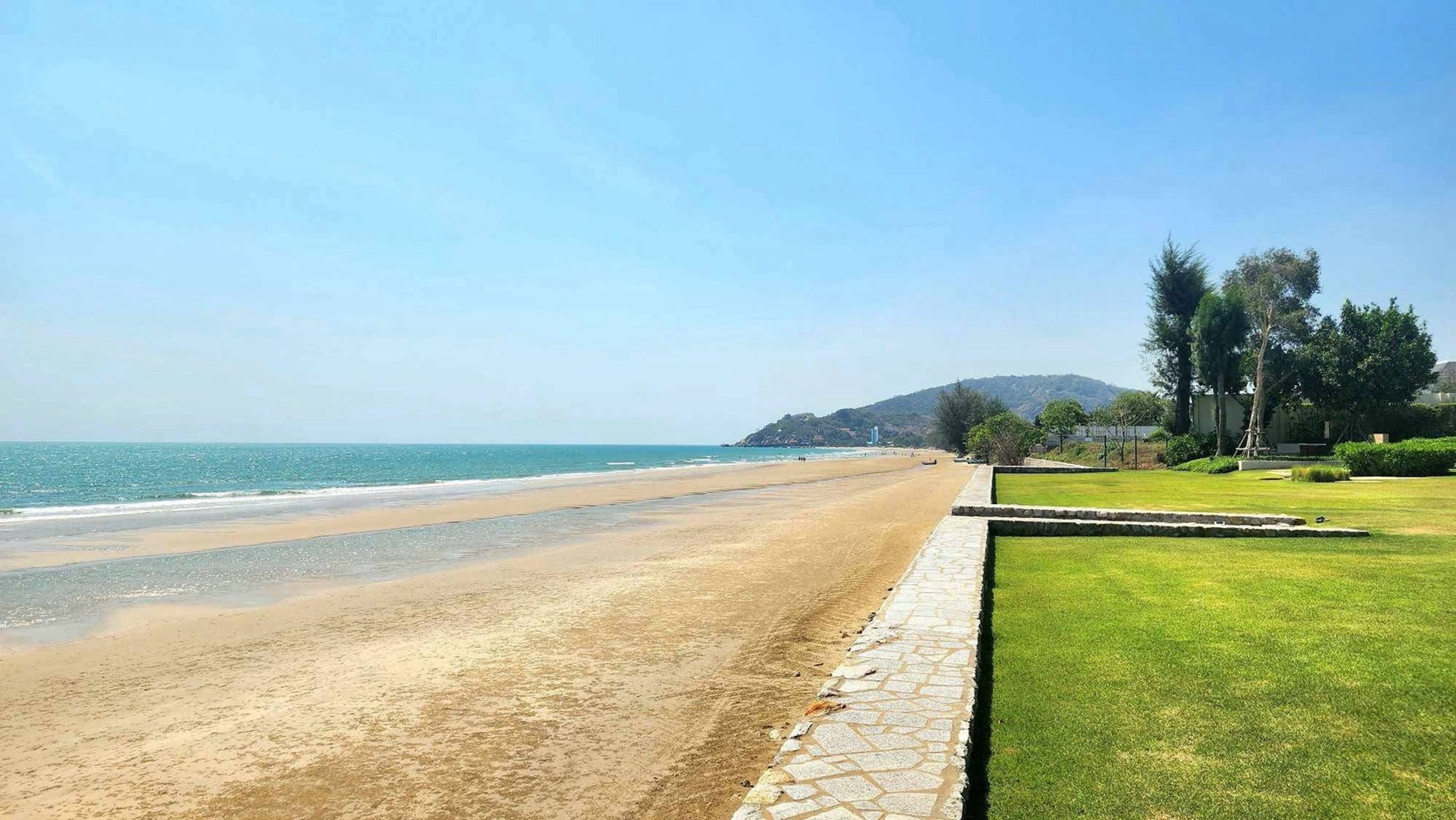Luxury Beachfront 3-Bedroom Condo for Sale at Wan Vayla Hua Hin, Khao Tao thumbnail 20