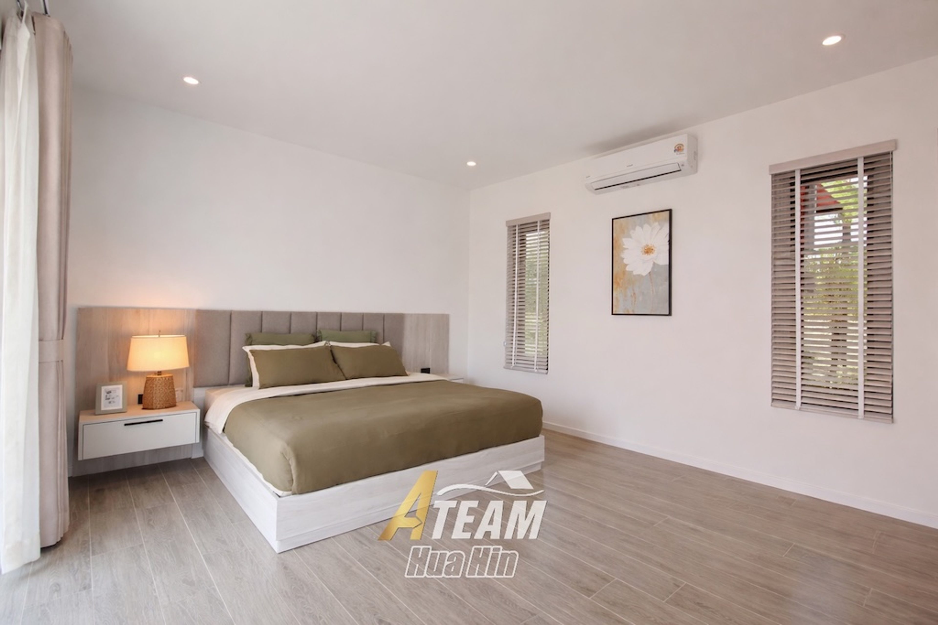 Prestigious 5-Bedroom Pool Villa on 2,622 sqm Prime Land thumbnail 27