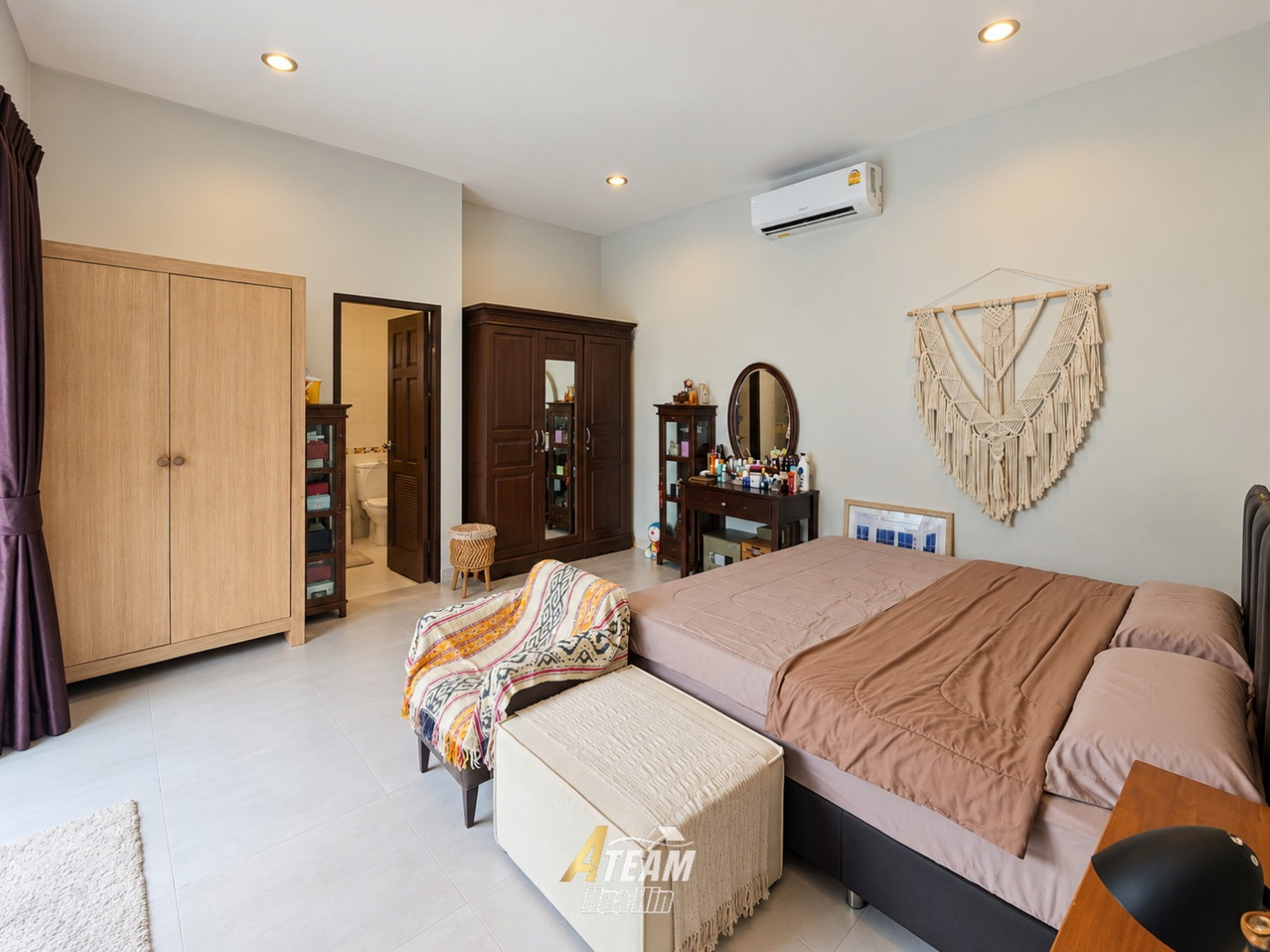 Luxury 4-Bedroom Pool Villa on a Large Plot in Khao Tao, thumbnail 12