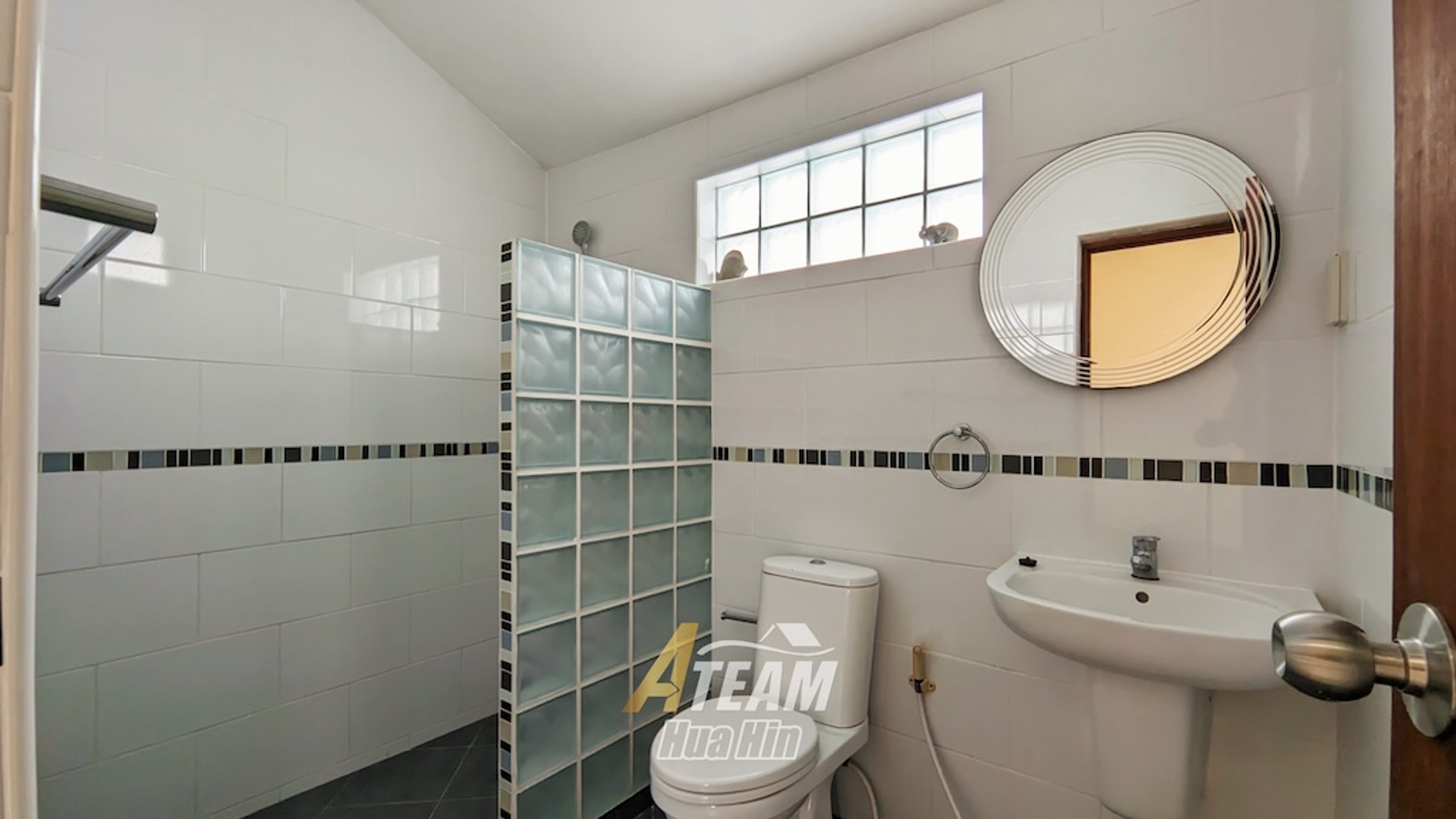 Beautiful  3-Bedroom Pool Villa in Soi 102, Hua Hin thumbnail 9