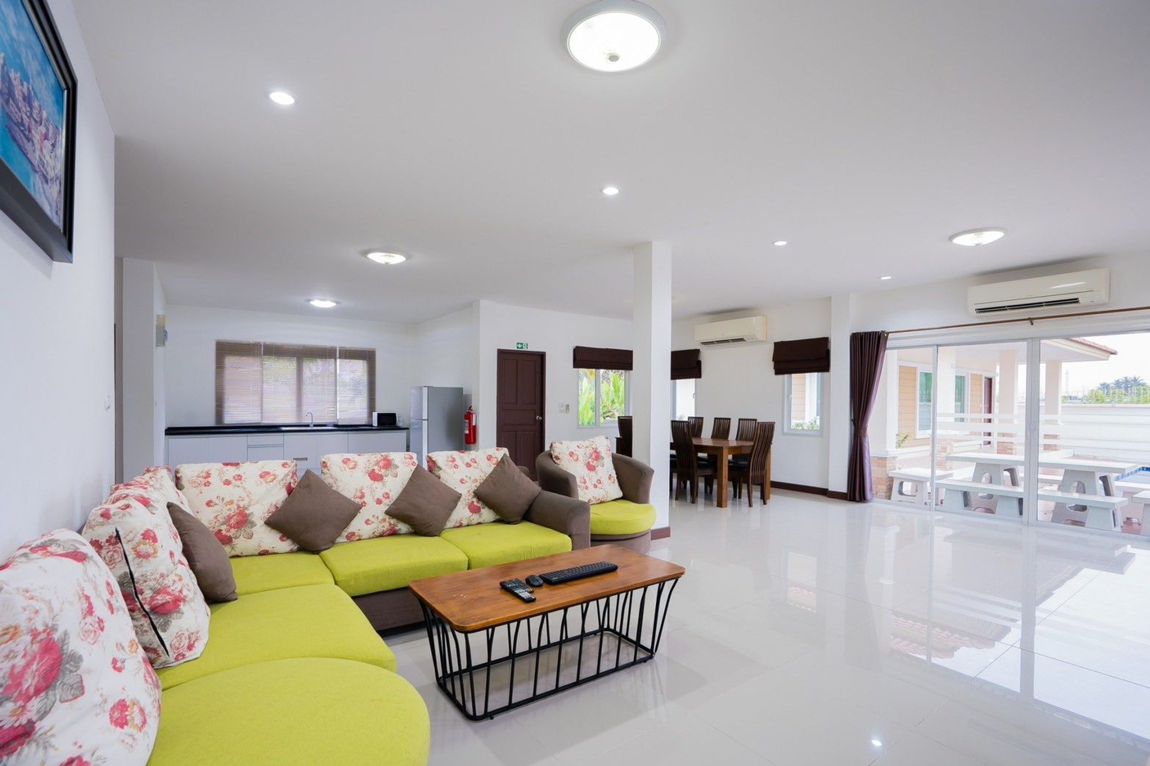 Spacious 4-Bedroom Freehold Pool Villa in Hin Lek Fai thumbnail 4