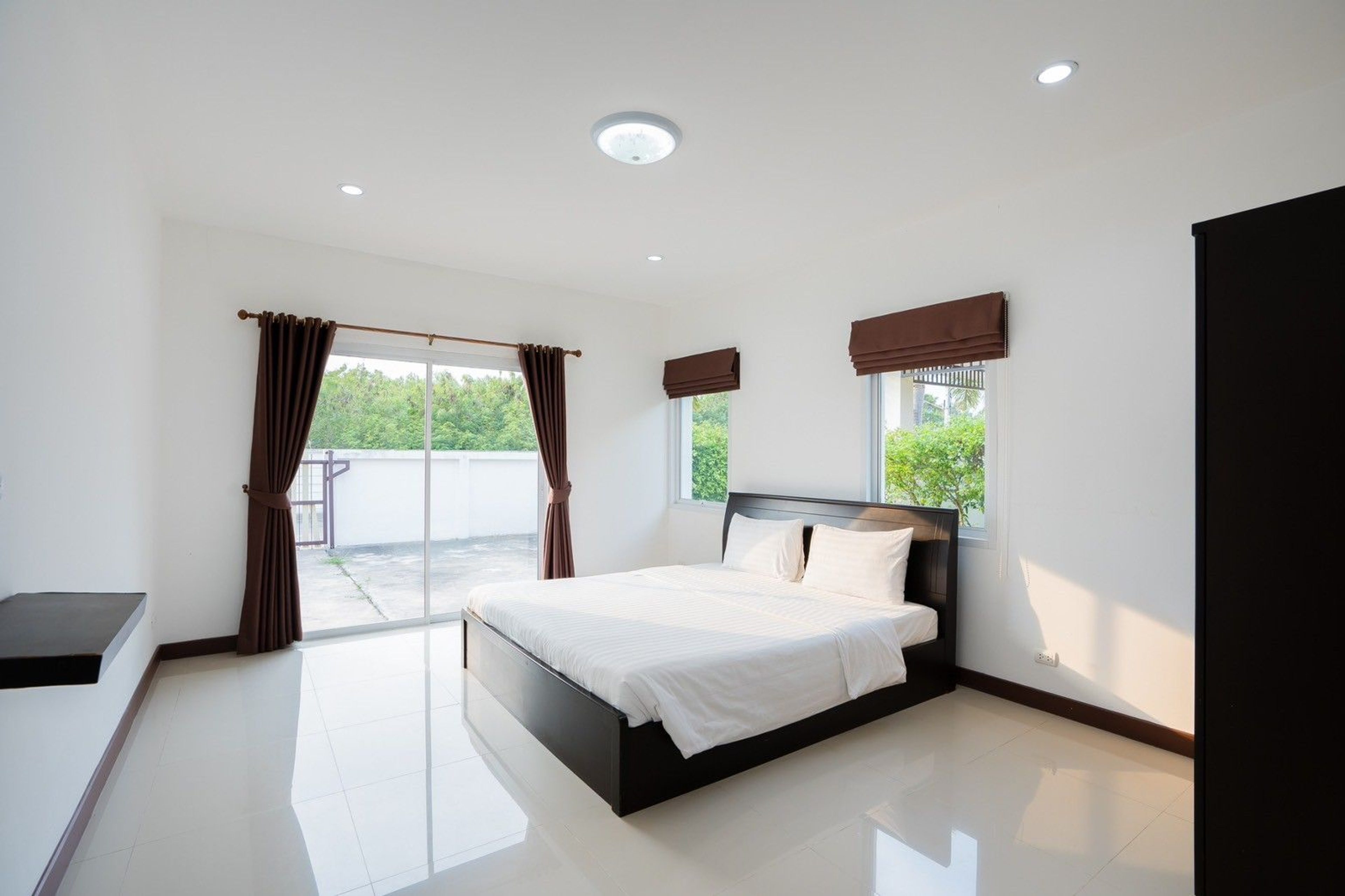 Spacious 4-Bedroom Freehold Pool Villa in Hin Lek Fai thumbnail 9