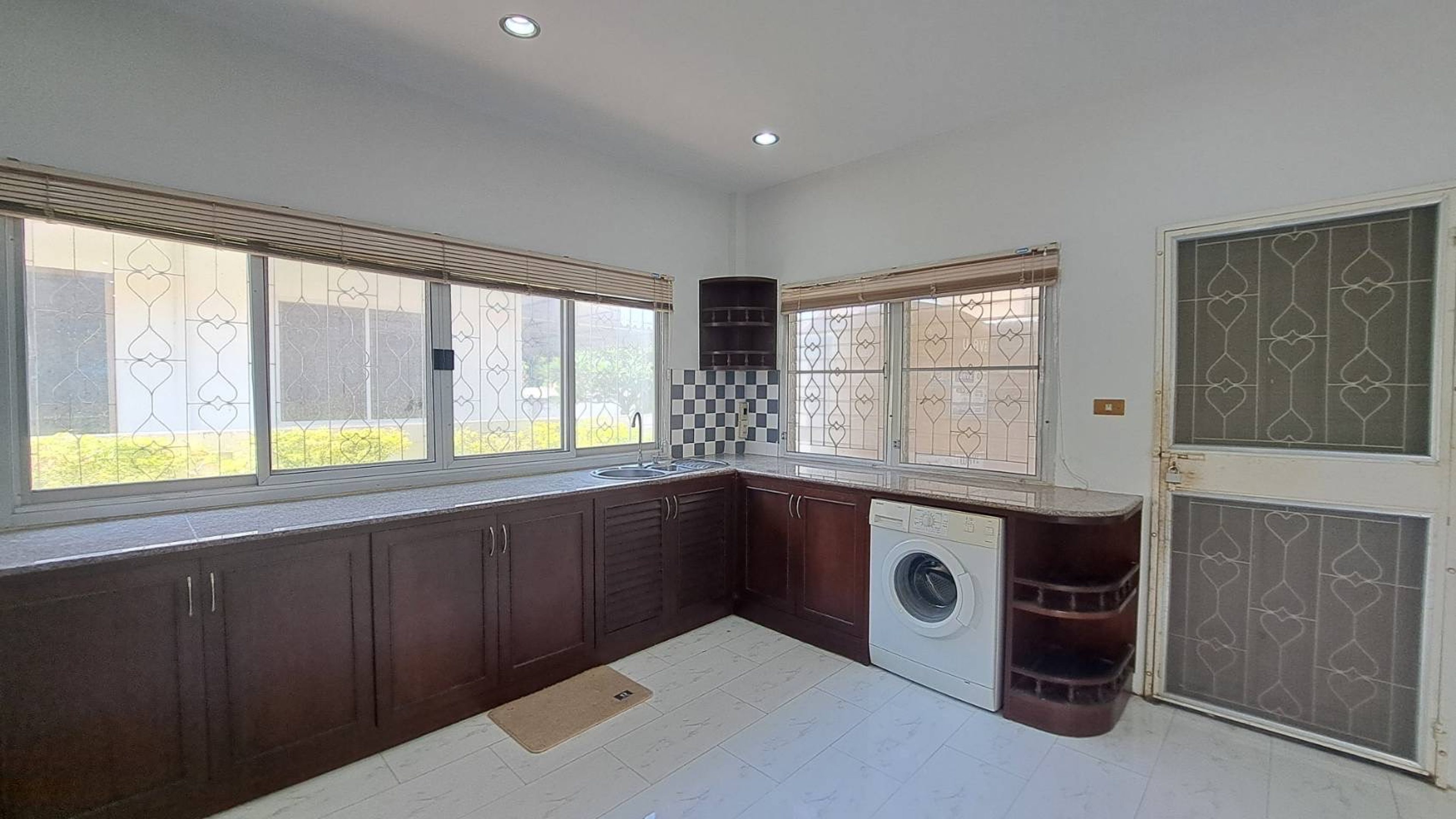 Spacious 3-Bedroom House for Sale in Hua Hin Soi 2 thumbnail 6