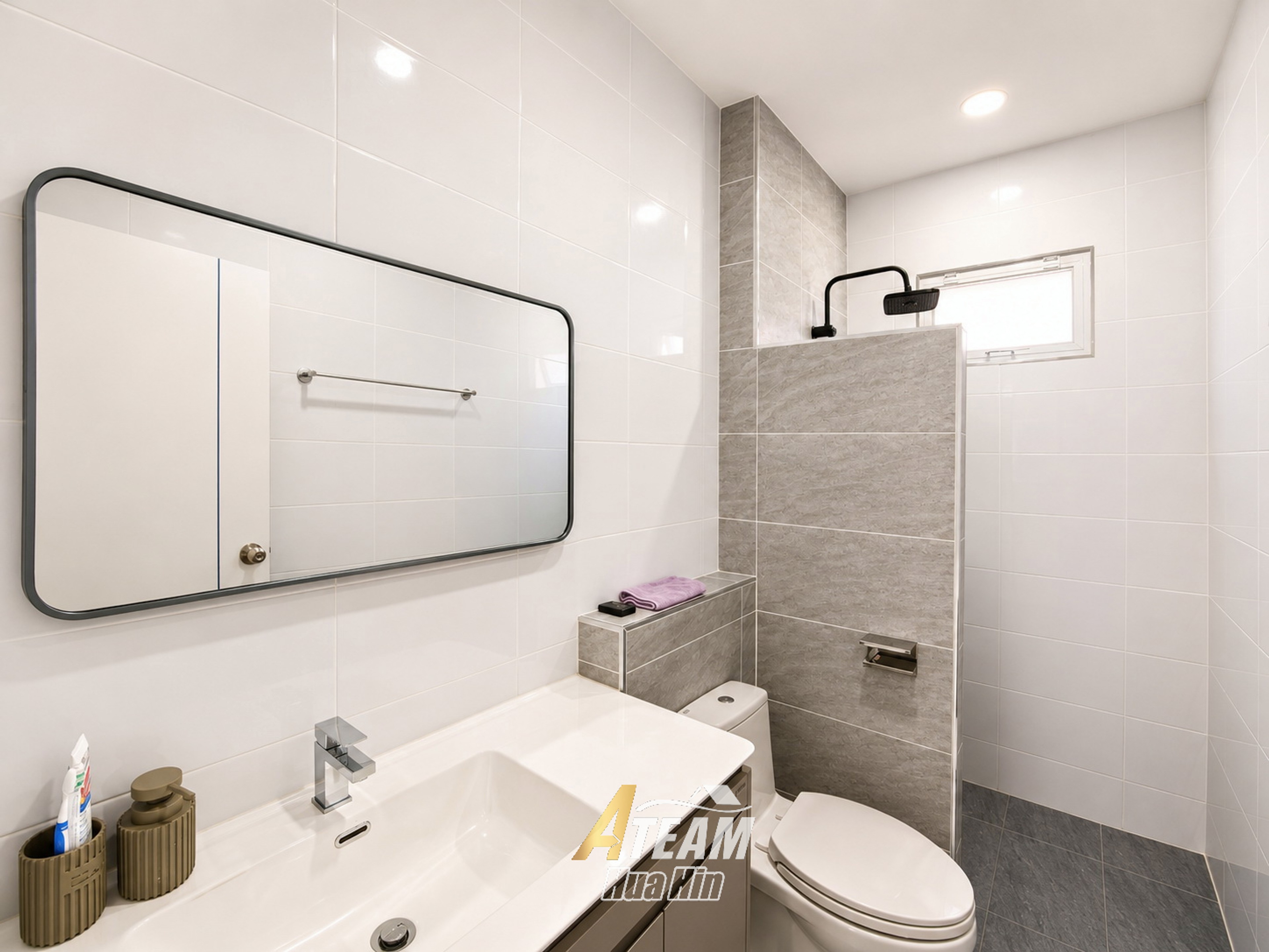 Maison de 3 chambres quasi neuve à Pinnacle Village, Sam Phraya