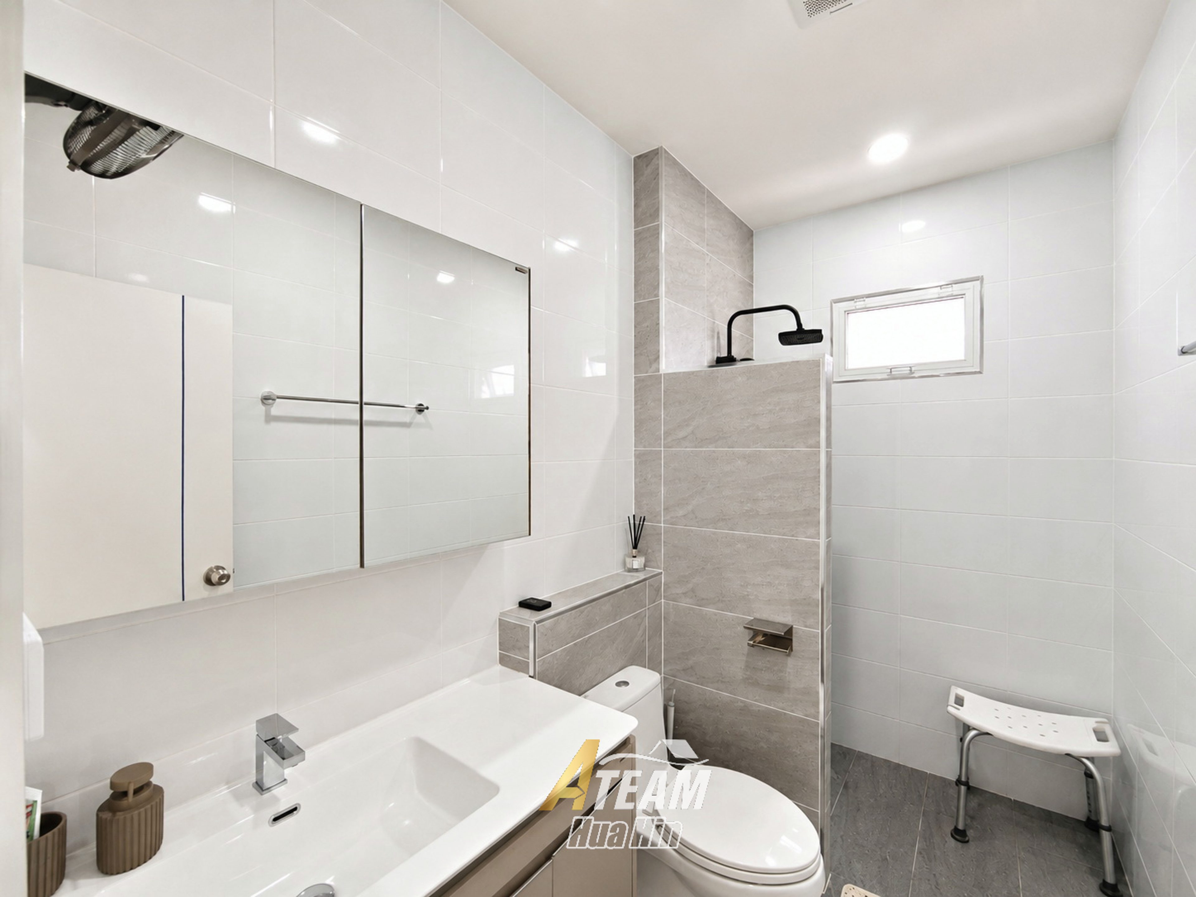 Like-New 3-Bedroom Home at Pinnacle Village, Sam Phraya thumbnail 14