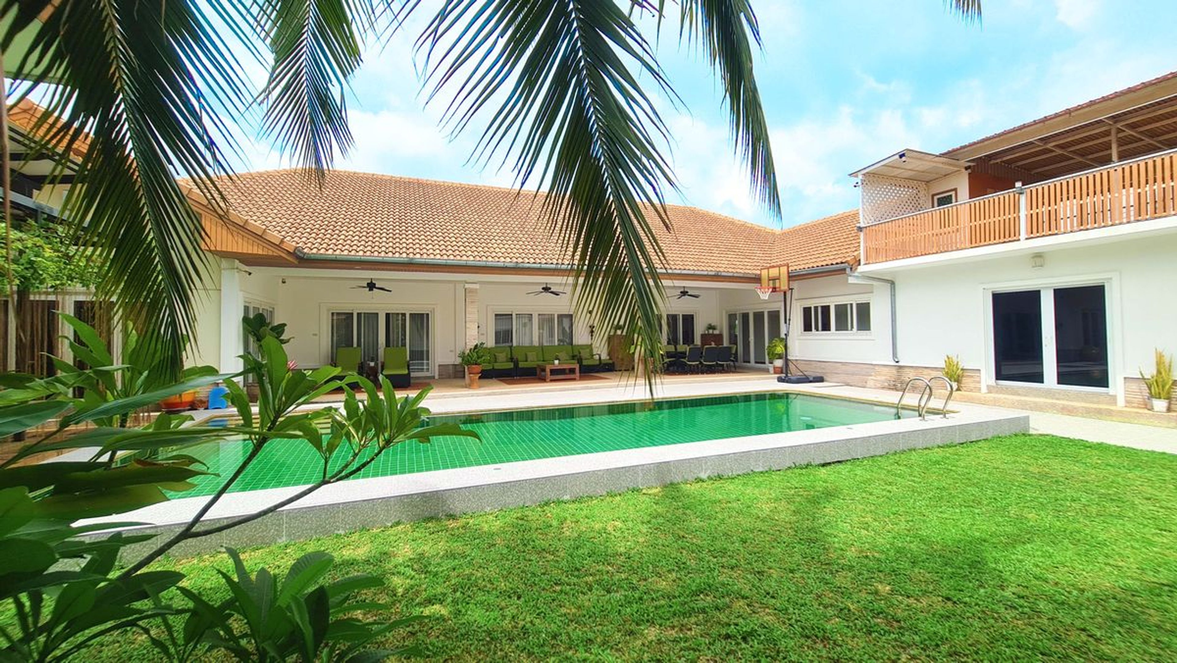 luxury 7 bedrooms Pool Villa in Orchid Palm Homes thumbnail 2