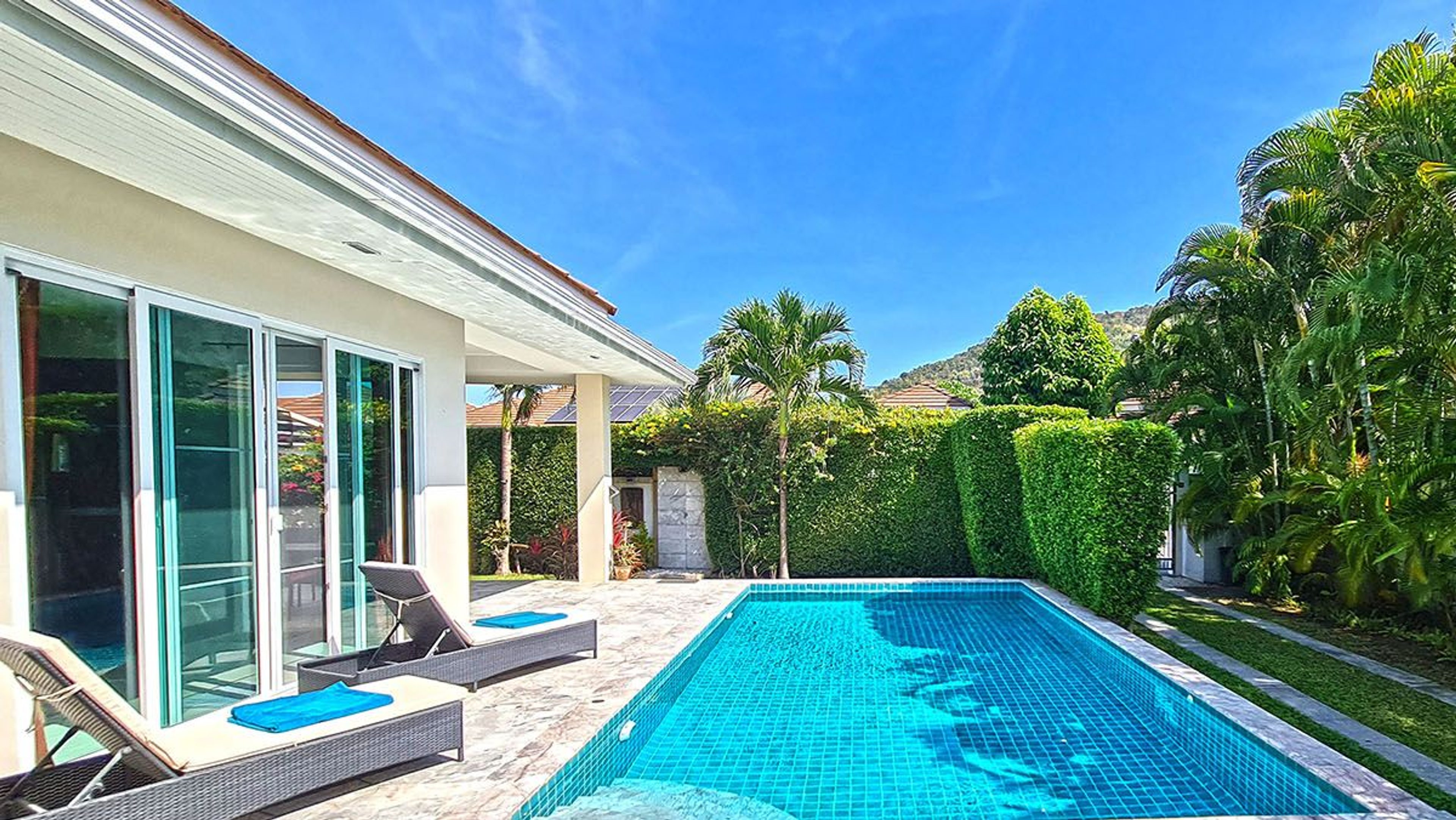 175 sqm Pool Villa in Red Mountain Waterside thumbnail 2