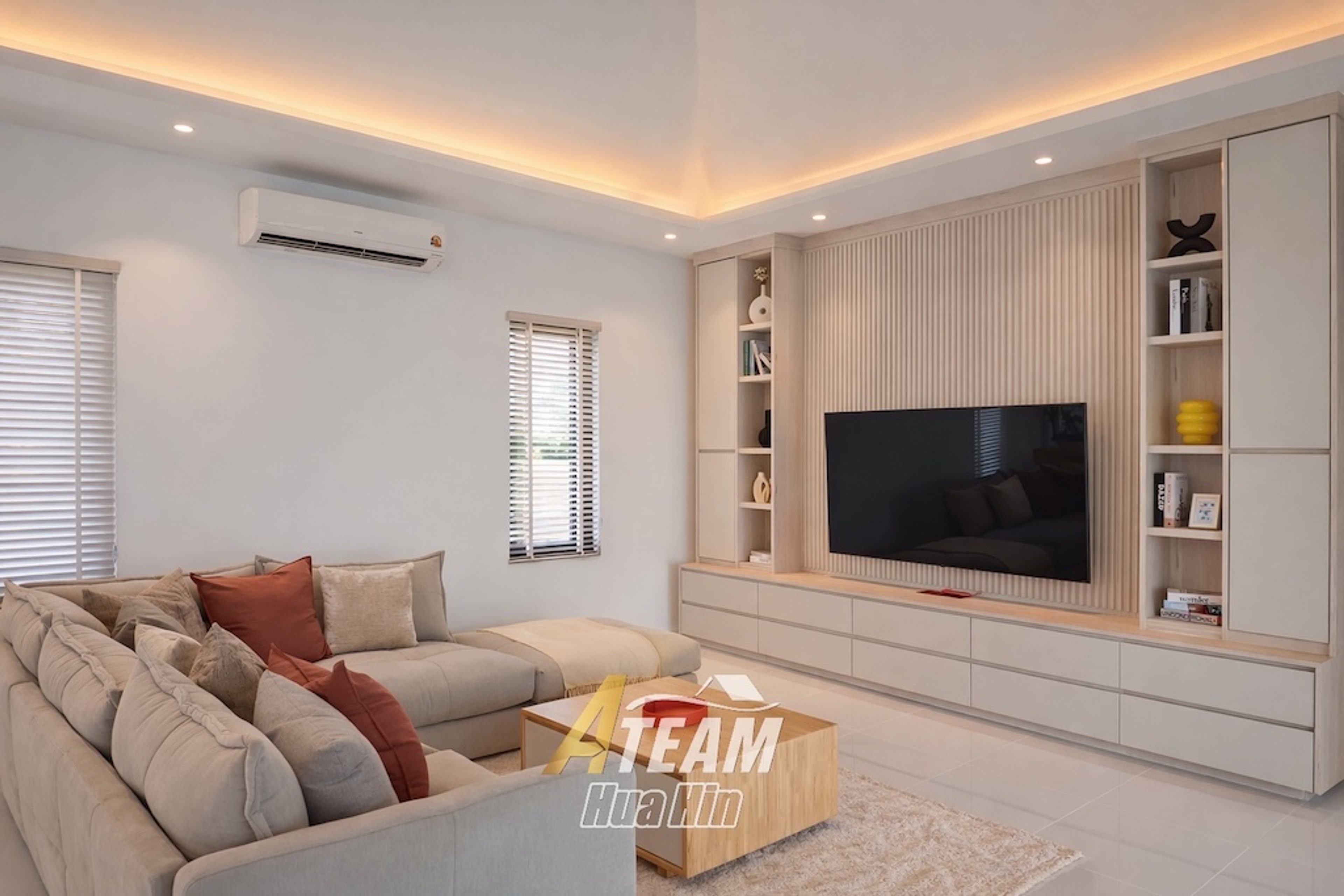 Prestigious 5-Bedroom Pool Villa on 2,622 sqm Prime Land thumbnail 17
