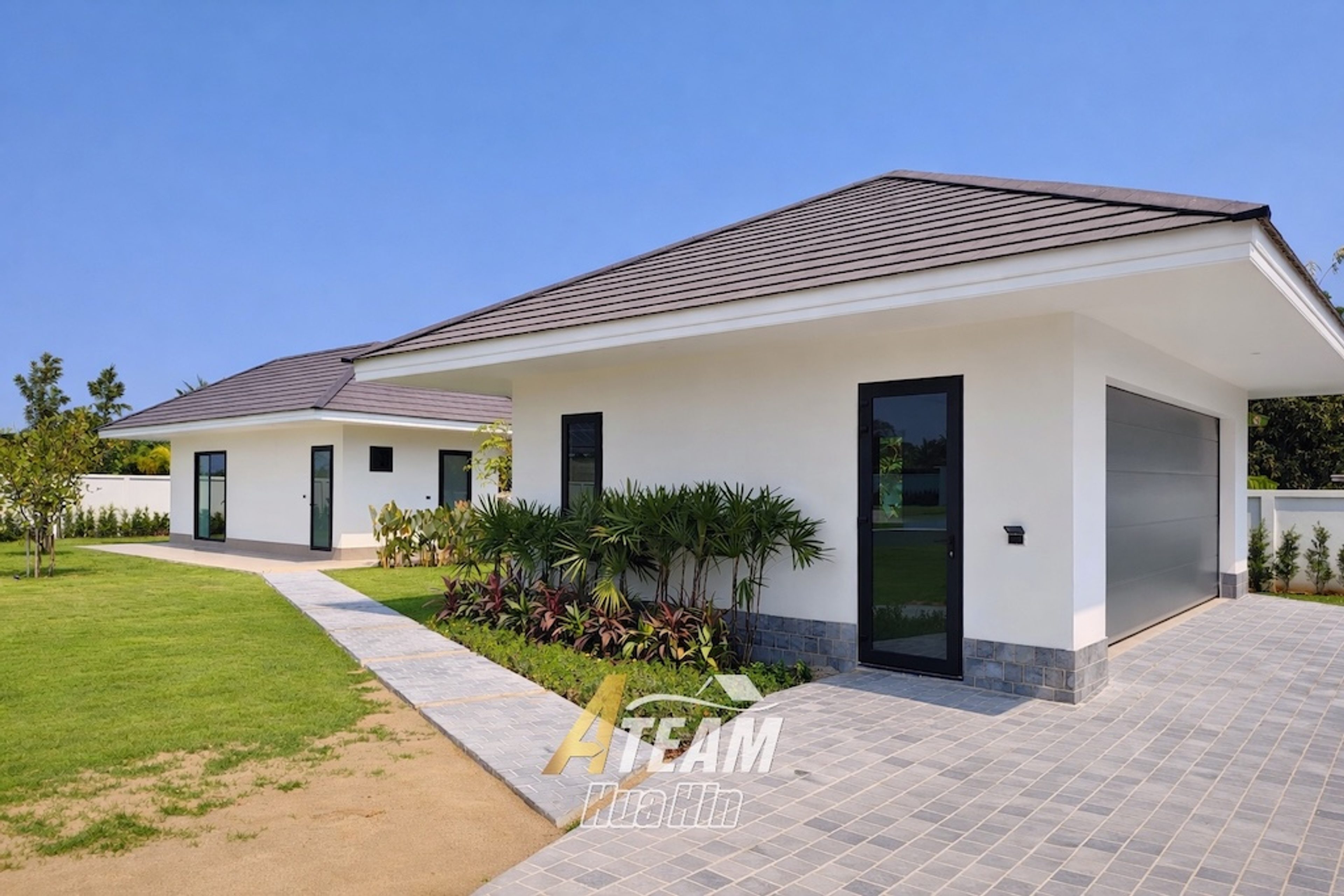 Prestigious 5-Bedroom Pool Villa on 2,622 sqm Prime Land thumbnail 30