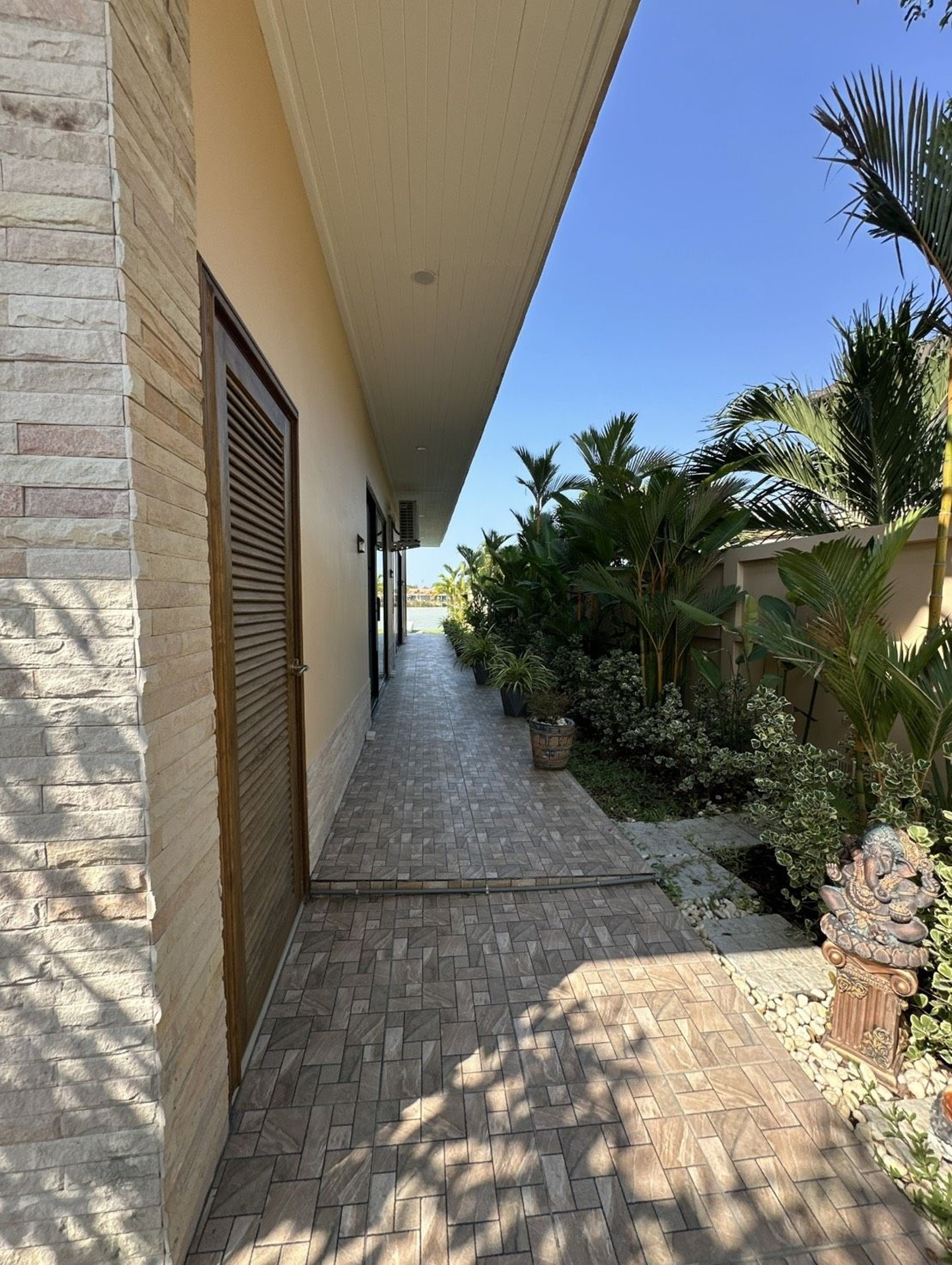 4-Bedroom Lake View Pool Villa thumbnail 31