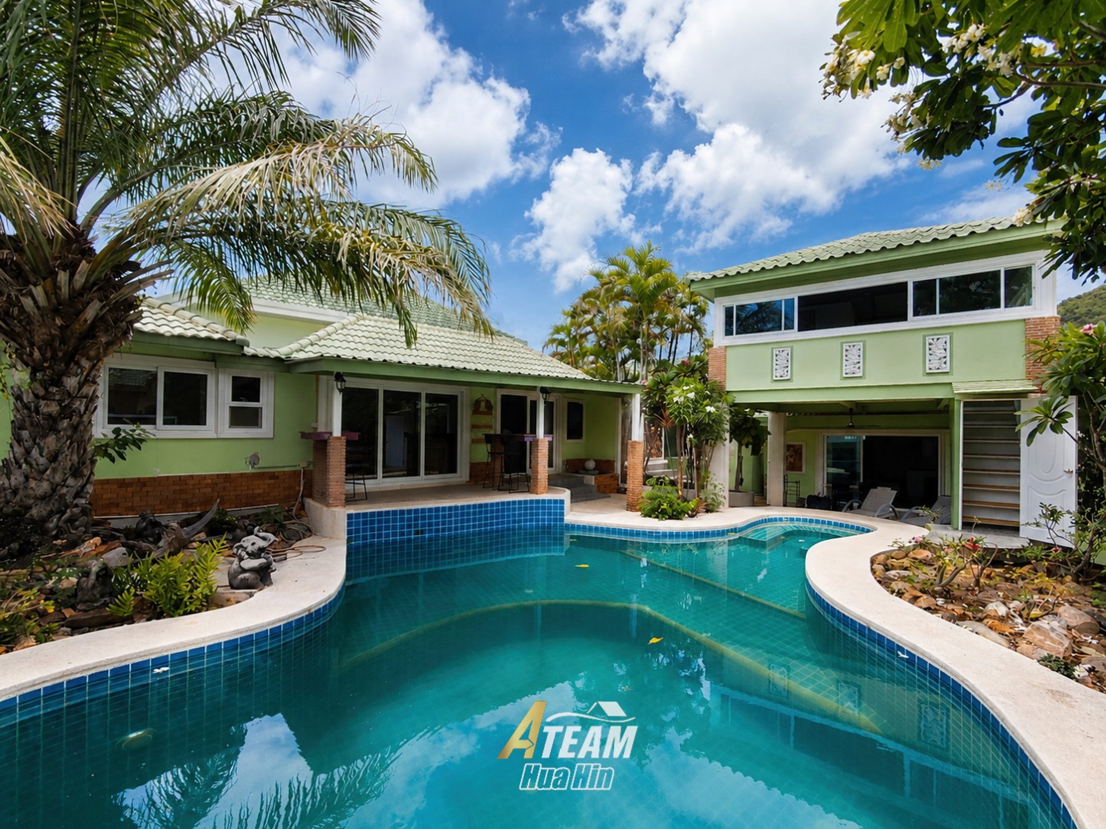 Unique Renovation Opportunity at Stuart Park with Mountain Views
