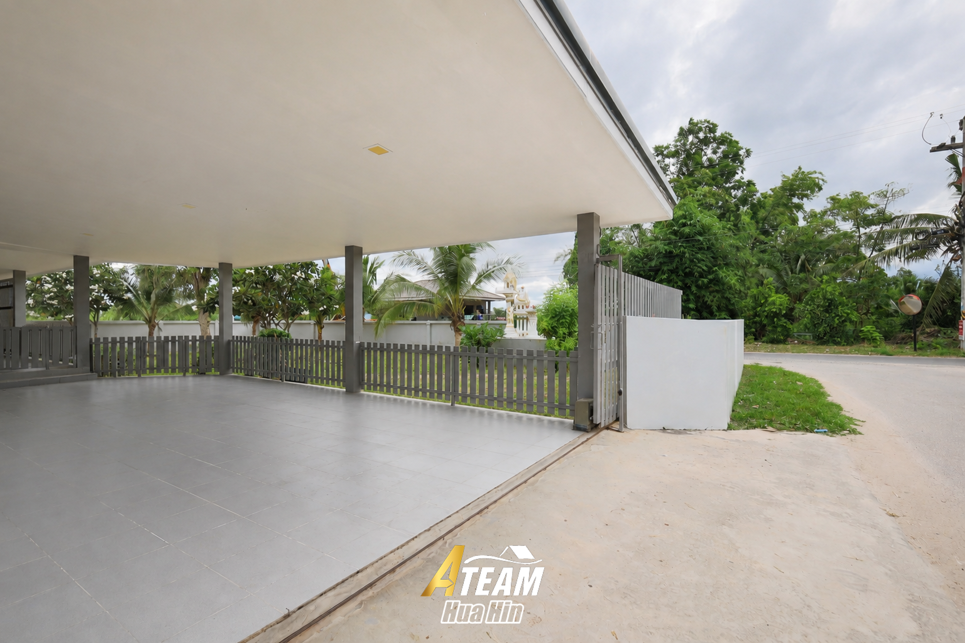For sale House 3-Bedroom in Black Mountain. thumbnail 24
