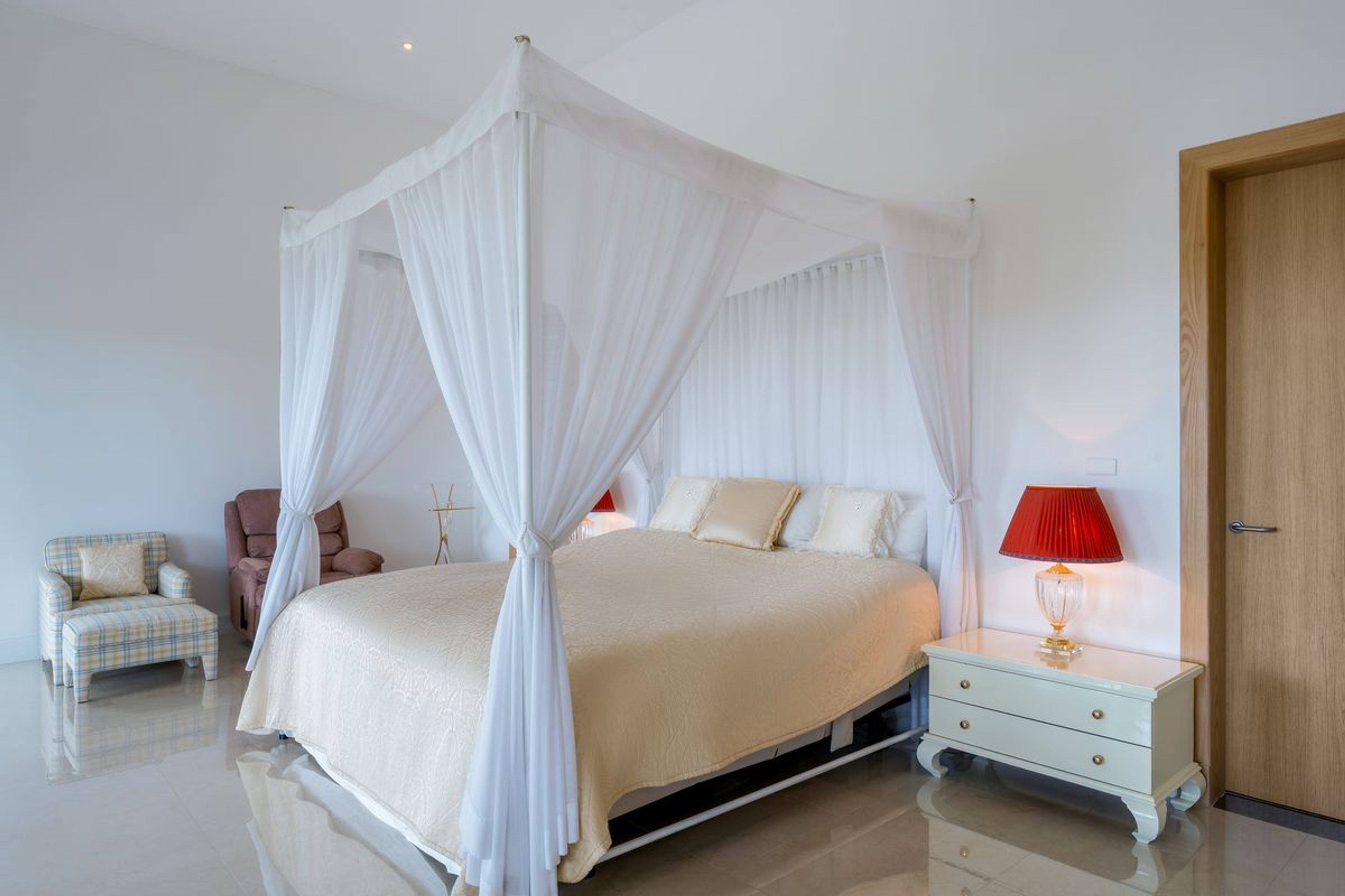 Elegant 6 Bedroom Mansion on a generous Landplot thumbnail 46
