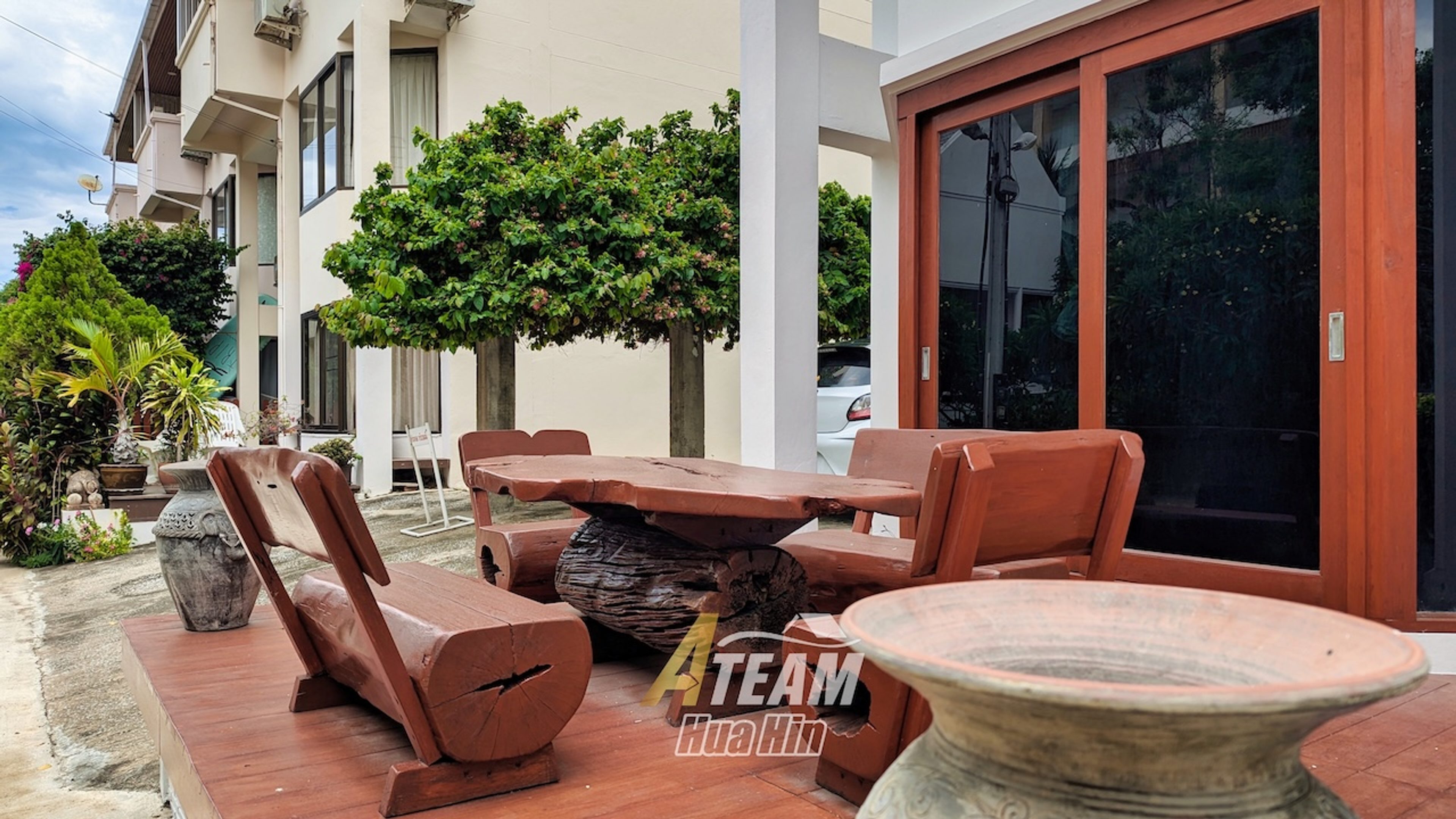 Beachfront 5-Bedroom Townhouse in Baan Suksamran – Hua Hin City Center thumbnail 4
