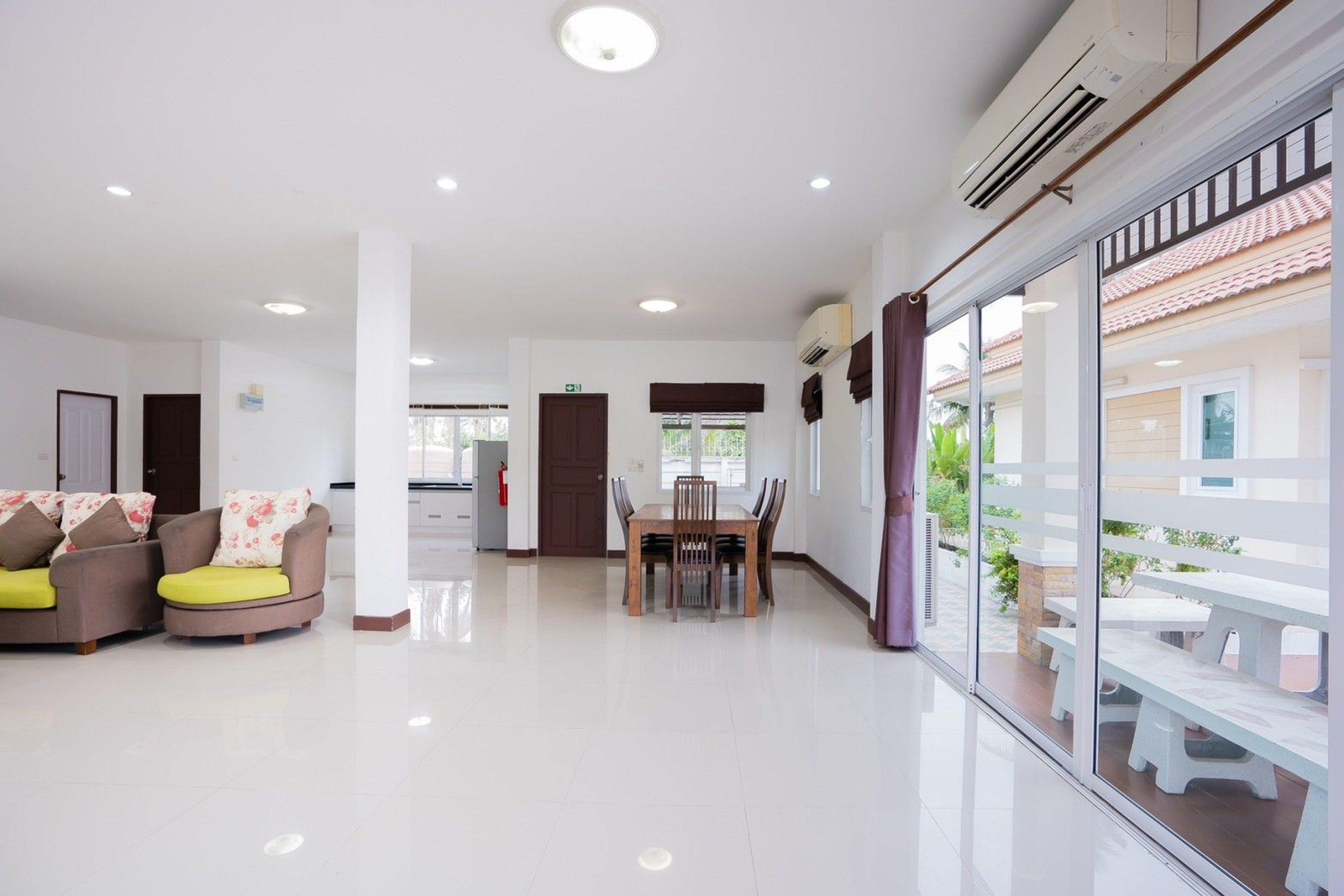 Spacious 4-Bedroom Freehold Pool Villa in Hin Lek Fai thumbnail 5