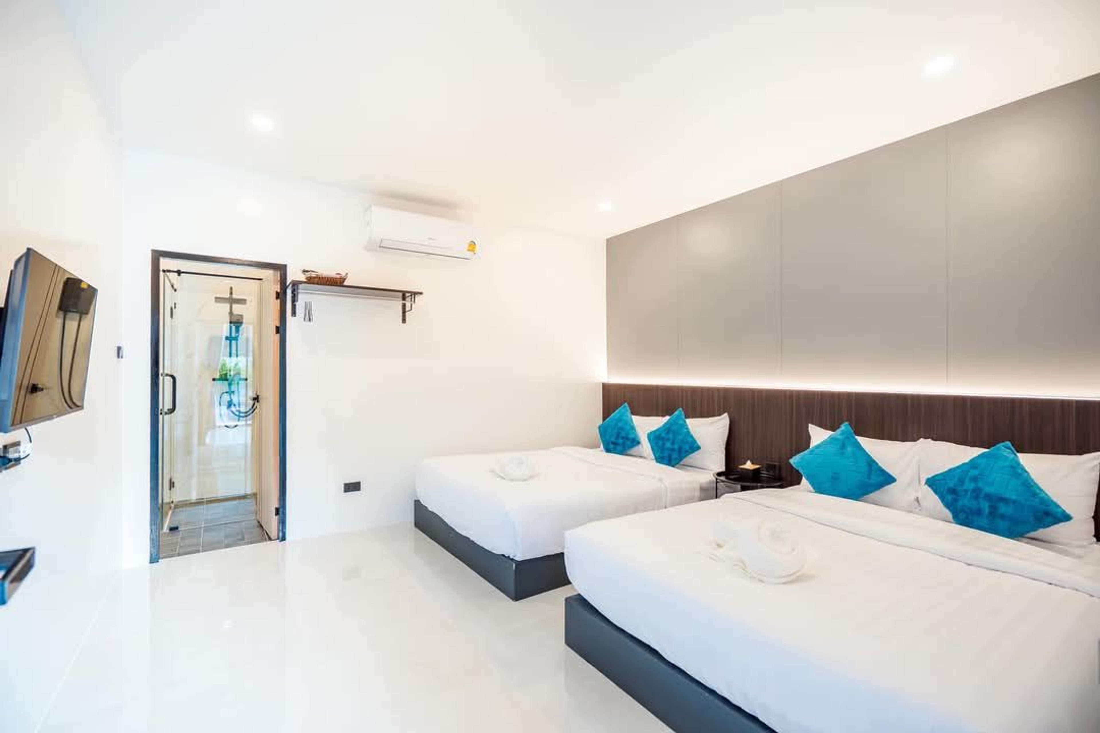 Modern Luxury  5-Bedroom Home – Hua Hin thumbnail 21